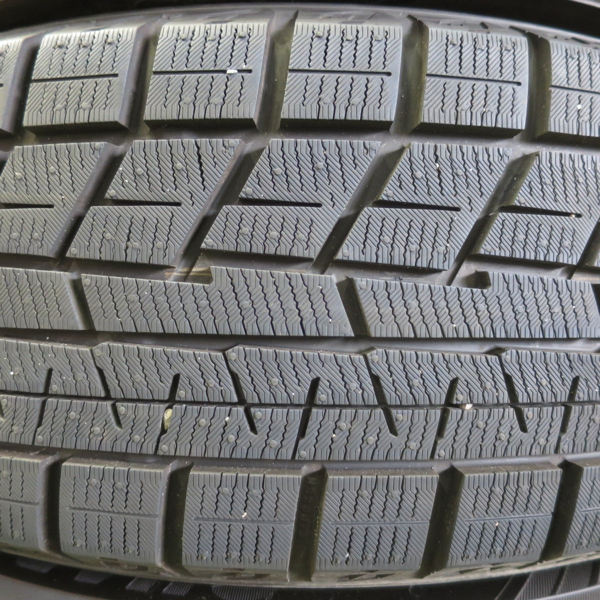 超バリ溝!23年!キレイ!ほぼ10分★スタッドレス 215/60R17 ヨコハマ アイスガード iG60 ravrion RM01 ラブリオン 17インチ PCD114.3/5H★5052702イス