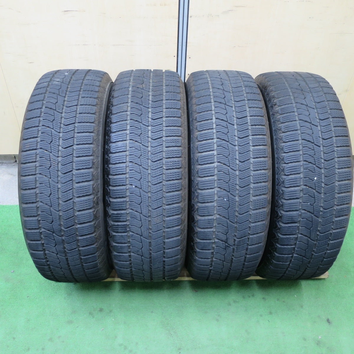 バリ溝!21年!キレイ!9分★スタッドレス 205/65R15 トーヨー オブザーブ GIZ2 SEIN ザイン 15インチ PCD114.3/5H★5090101TTス