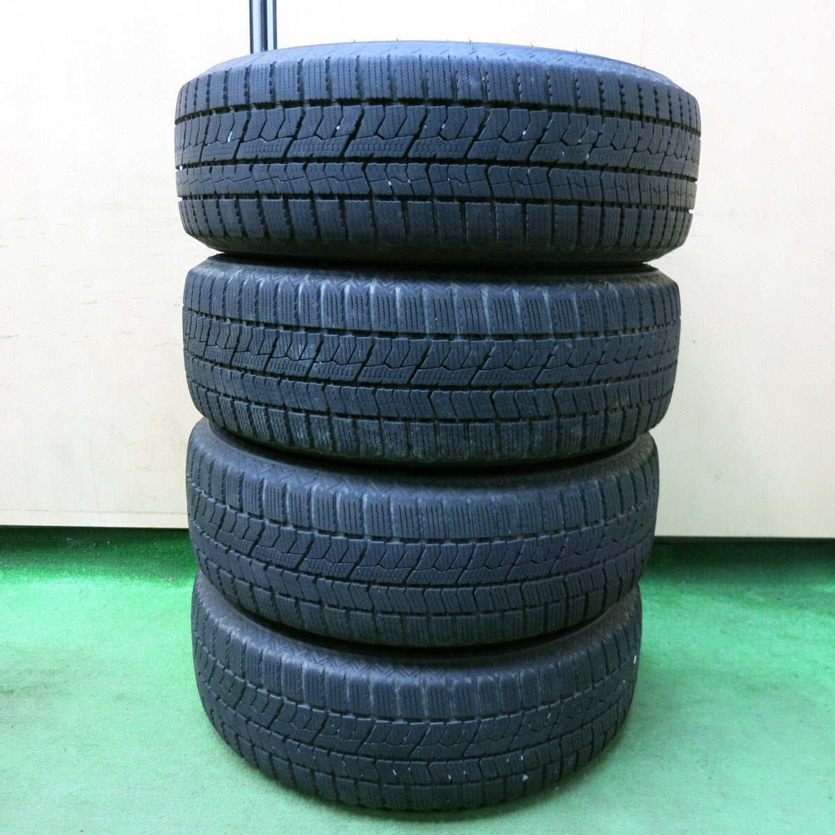 バリ溝!21年!9.5分★スタッドレス 195/65R15 トーヨー オブザーブ GIZ2 GRABADO 15インチ PCD100 114.3/5H マルチ★4112708SYス