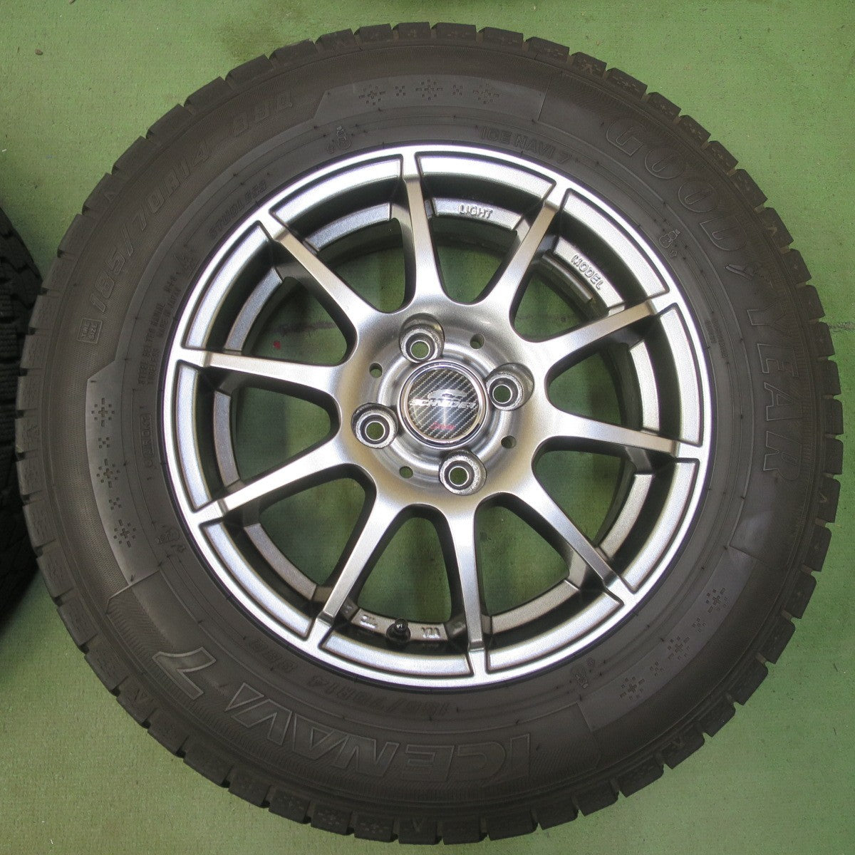 バリ溝!キレイ!9分◎スタッドレス 185/70R14 グッドイヤー アイスナビ7 SCHNEIDER ATECH シュナイダー 14インチ PCD100/4H◎6102013イス