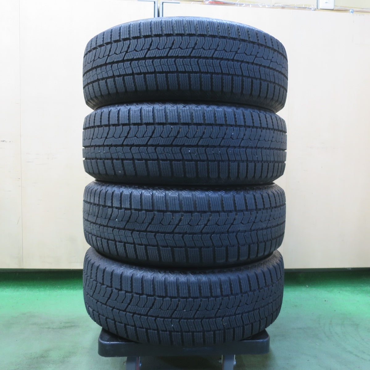 バリ溝!23年!キレイ!ほぼ10分★スタッドレス 195/60R15 トーヨー オブザーブ GIZ2 DILETTO ディレット 15インチ PCD114.3/5H★6052510イス
