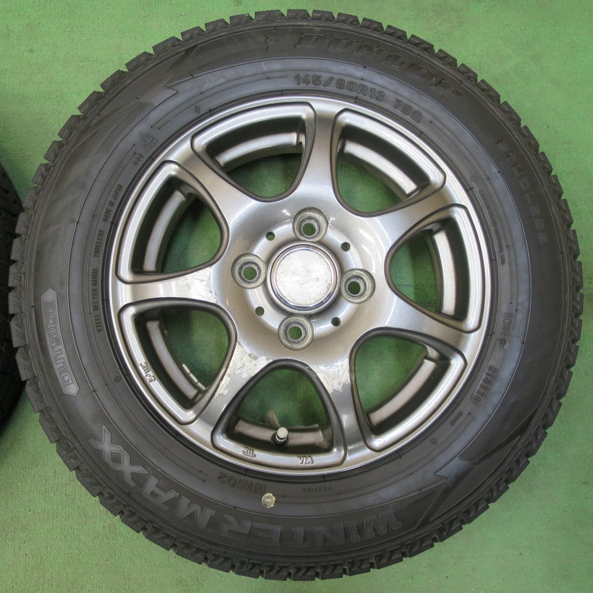バリ溝!22年!9分★スタッドレス 145/80R13 ダンロップ ウインターマックス WM02 E sprine 13インチ PCD100/4H★5042608イス