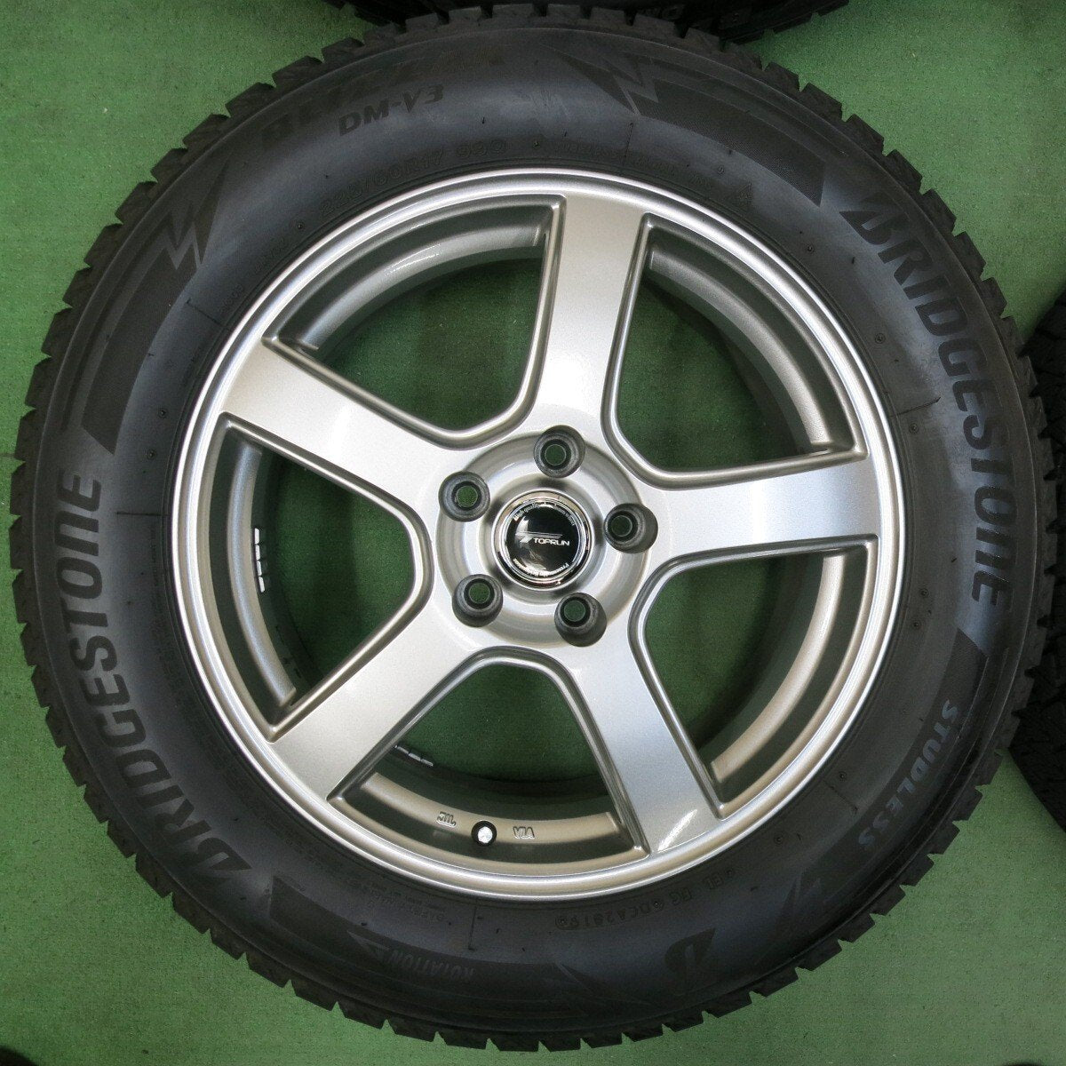 バリ溝!キレイ!9分★スタッドレス 225/60R17 ブリヂストン ブリザック DM-V3 TOPRUN トップラン 17インチ PCD114.3/5H★4122701SYス