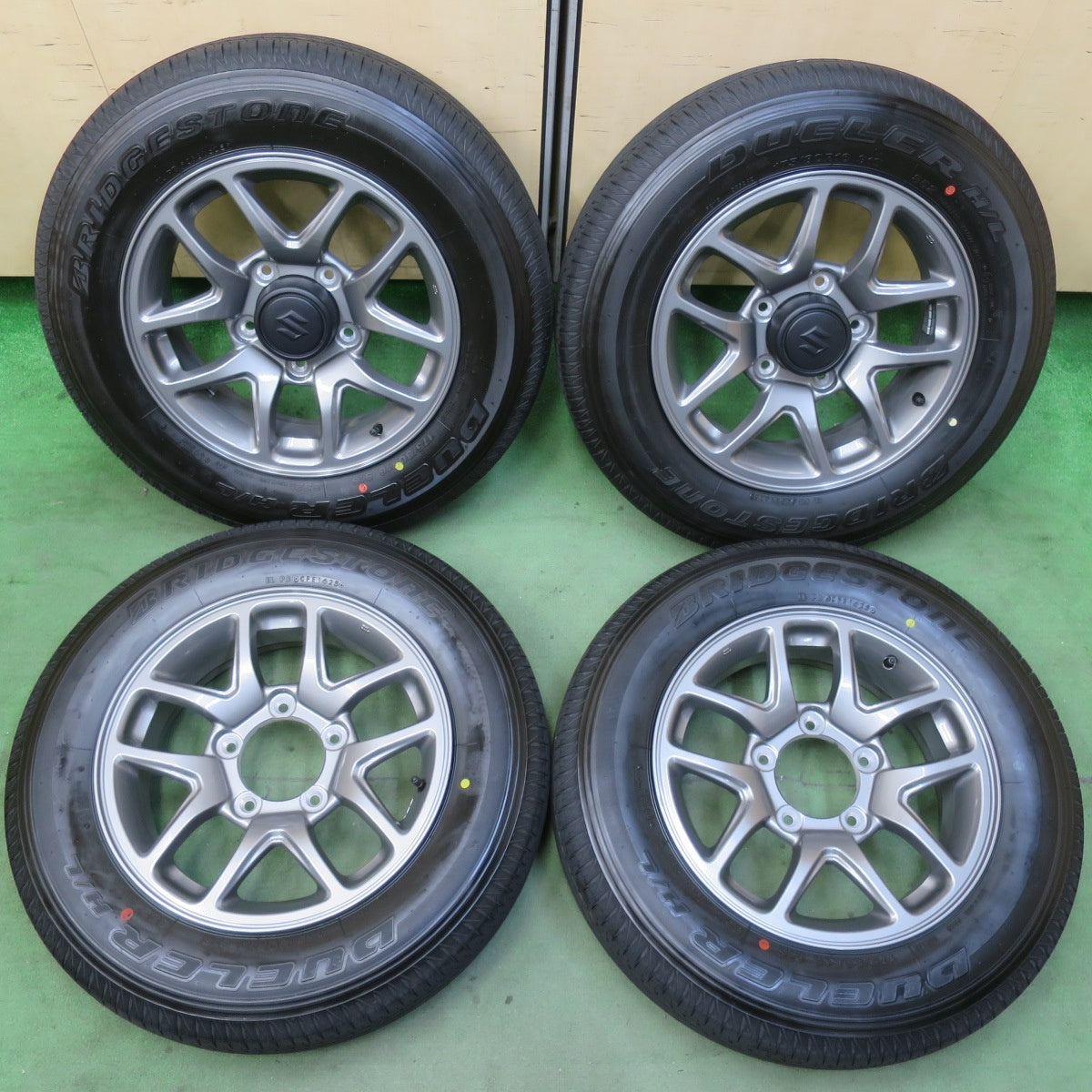 新車外し!25年★スズキ JB64 ジムニー 純正 175/80R16 ブリヂストン デューラー H/L 852 16インチ PCD139.7/5H★5112403イノ