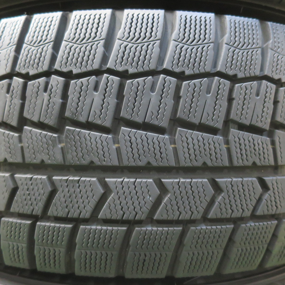 バリ溝!キレイ!9分★トヨタ 30系 アルファード ヴェルファイア 純正 235/50R18 スタッドレス ダンロップ ウインターマックス WM02 18インチ PCD114.3/5H★5111201イス