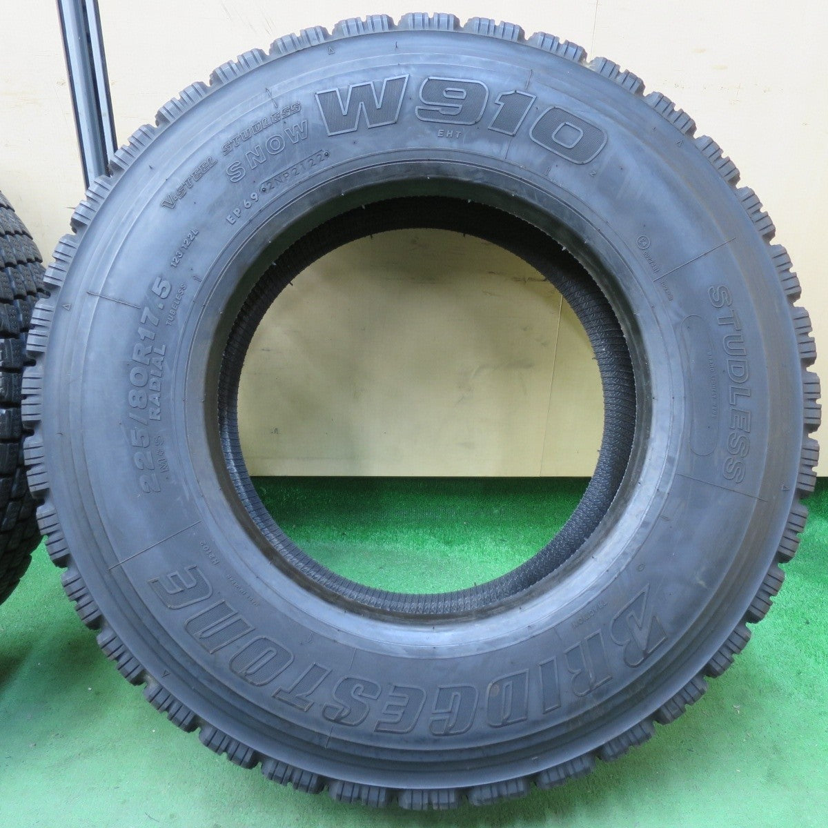 バリ溝!22年!9.5分★トラック タイヤ 225/80R17.5 123/122L スタッドレス ブリヂストン W910 17.5インチ★5021408イスタ