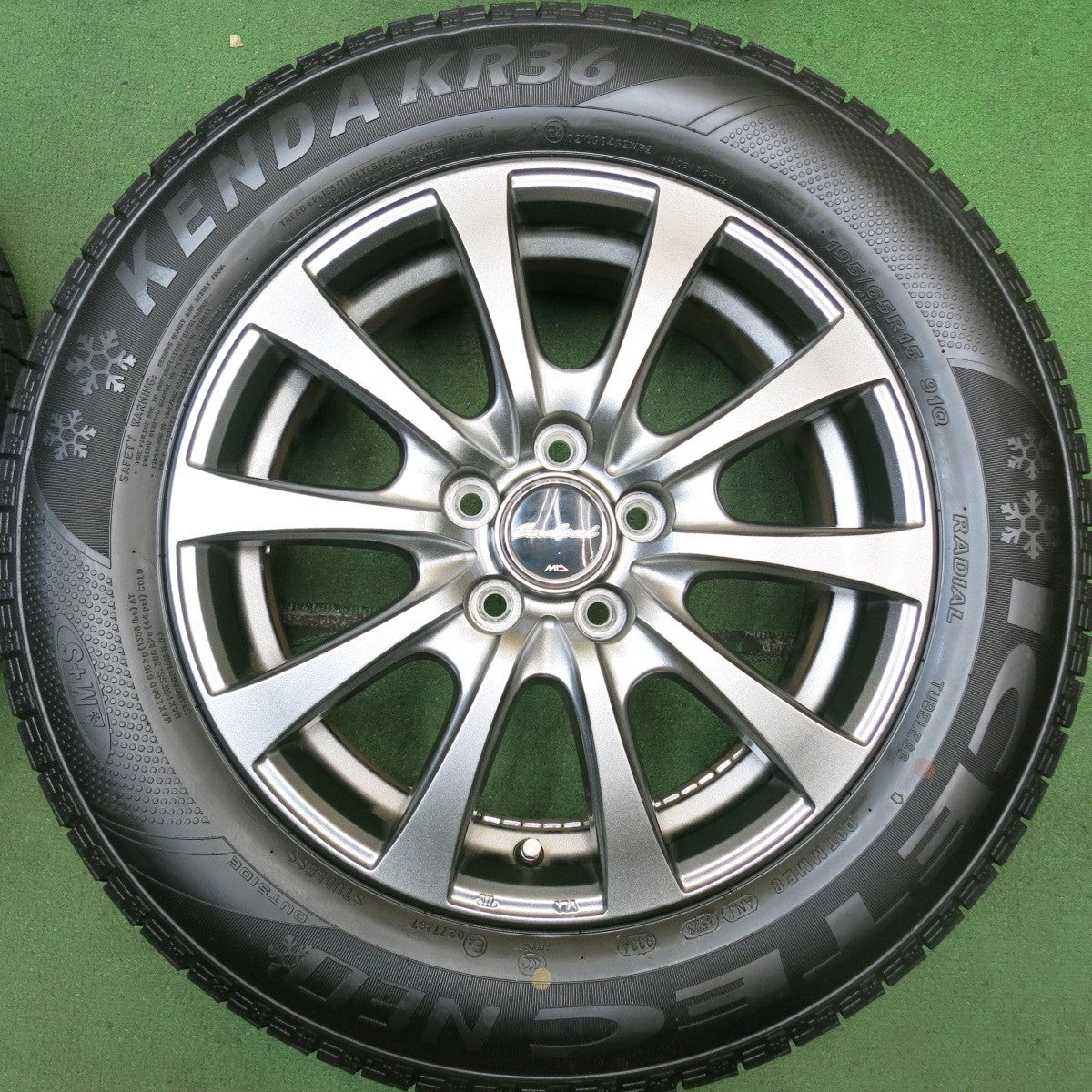 バリ溝!23年!キレイ!9.5分★プリウス 等 195/65R15 スタッドレス ケンダ KR36 アイステック ネオ EuroSpeed MID ユーロスピード 15インチ PCD100/5H★5072706HAス
