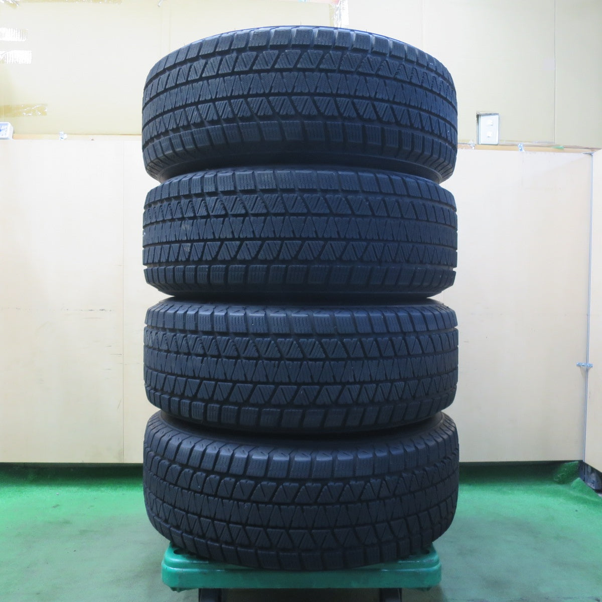 バリ溝!22年!9.5分★スタッドレス 265/65R17 ブリヂストン ブリザック DM-V3 LEHRMEISTER PREMIX SHANKS レアマイスター プレミックス シャンクス 17インチ PCD139.7/6H★5110805イス
