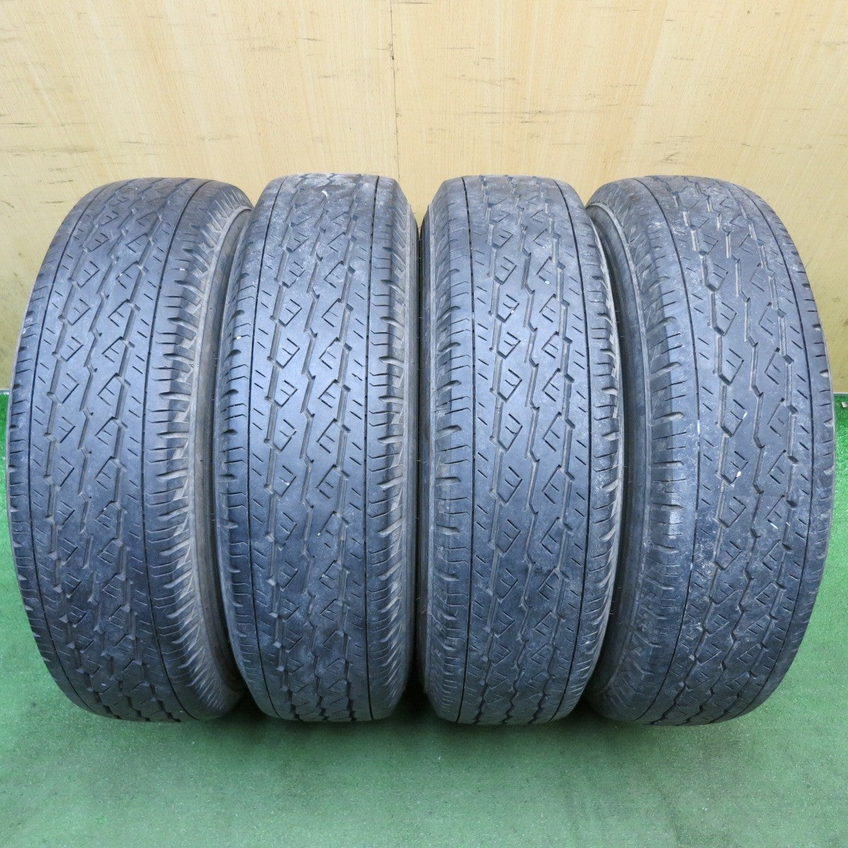 キレイ◎トヨタ 200系 ハイエース 純正 OP 195/80R15 107/105L ブリヂストン V600 15インチ PCD139.7/6H◎6092411HAノ