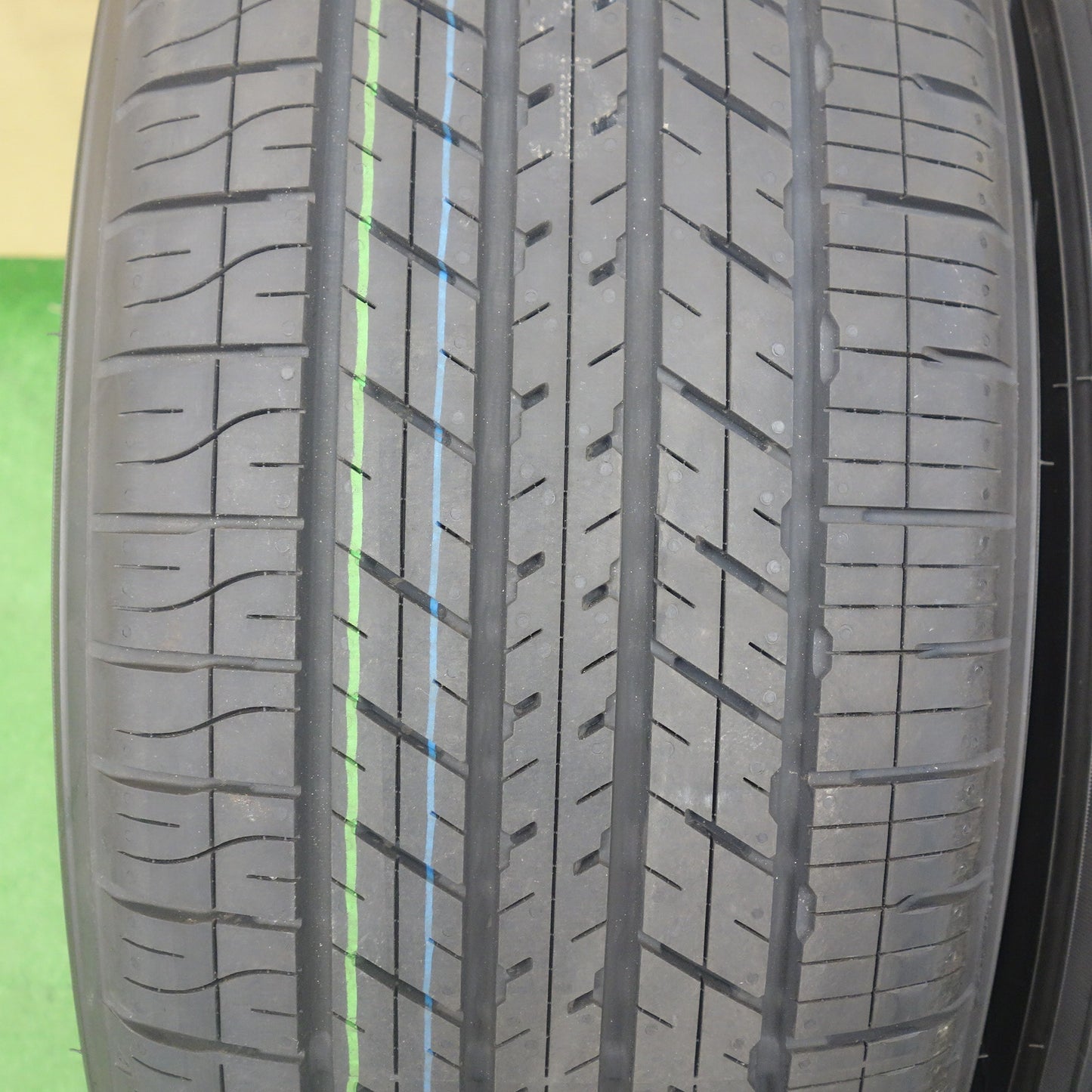 新車外し!26年★265/65R18 ダンロップ グラントレック H/T 31 タイヤ 18インチ ランクル 300 250 FJクルーザー エスカレード 等★6070502KTノタ
