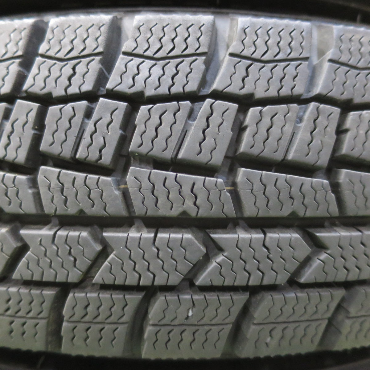 バリ溝!22年!9分★スタッドレス 145/80R13 ダンロップ ウインターマックス WM02 E sprine 13インチ PCD100/4H★5042608イス
