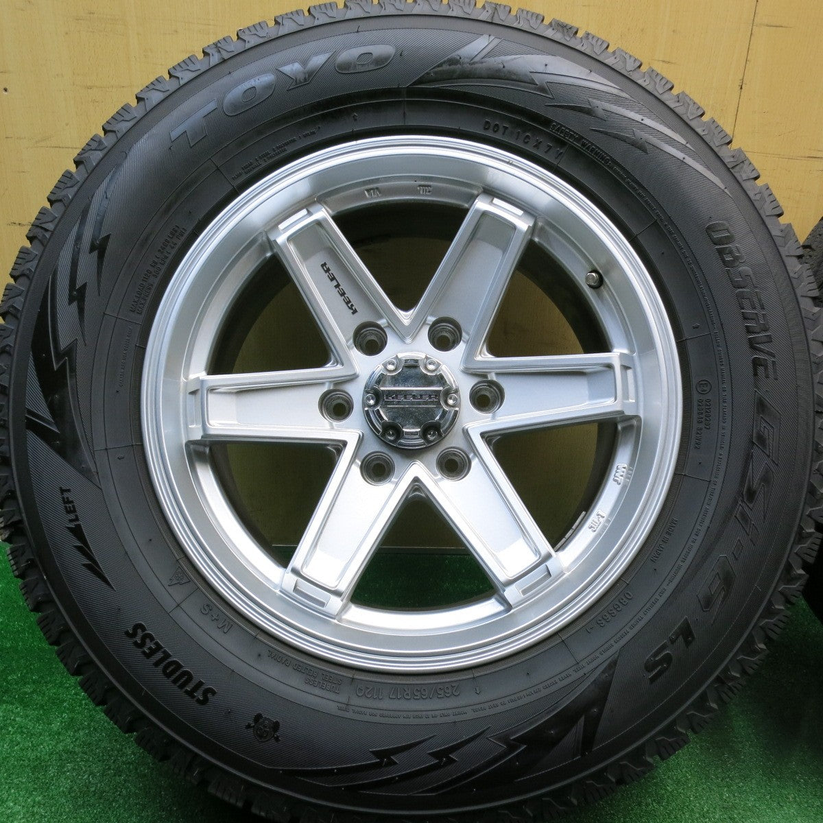 バリ溝!23年!キレイ!9.5分★KEELER 265/65R17 スタッドレス トーヨー オブザーブ GSi-6 LS キーラー 17インチ PCD139.7/6H★5110816HAス