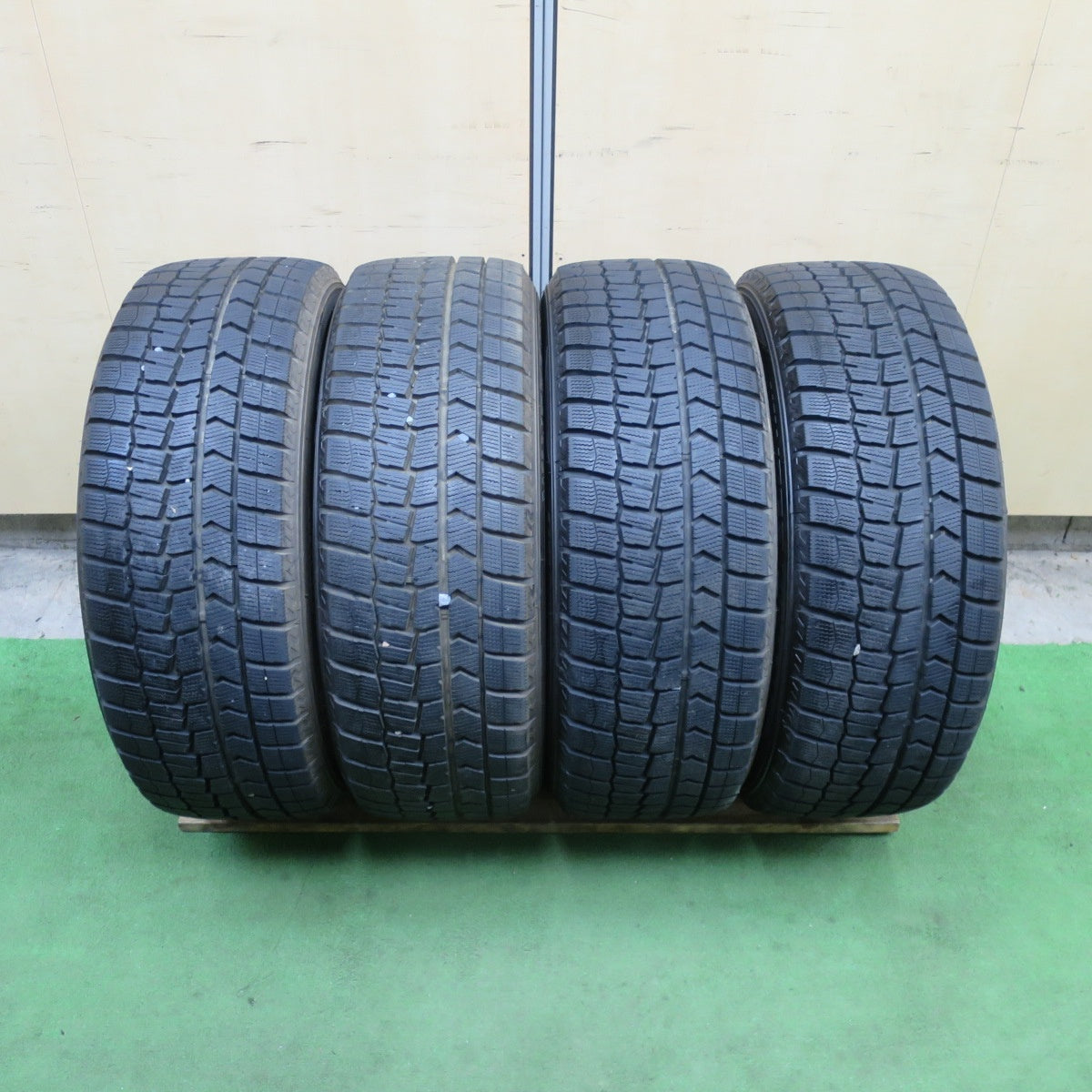 バリ溝!キレイ!9.5分以上★アウディ ワーゲン 等 IRVINE F01 215/55R17 スタッドレス ダンロップ ウインターマックス WM02 17インチ アーヴィン PCD112/5H★6021301TTス