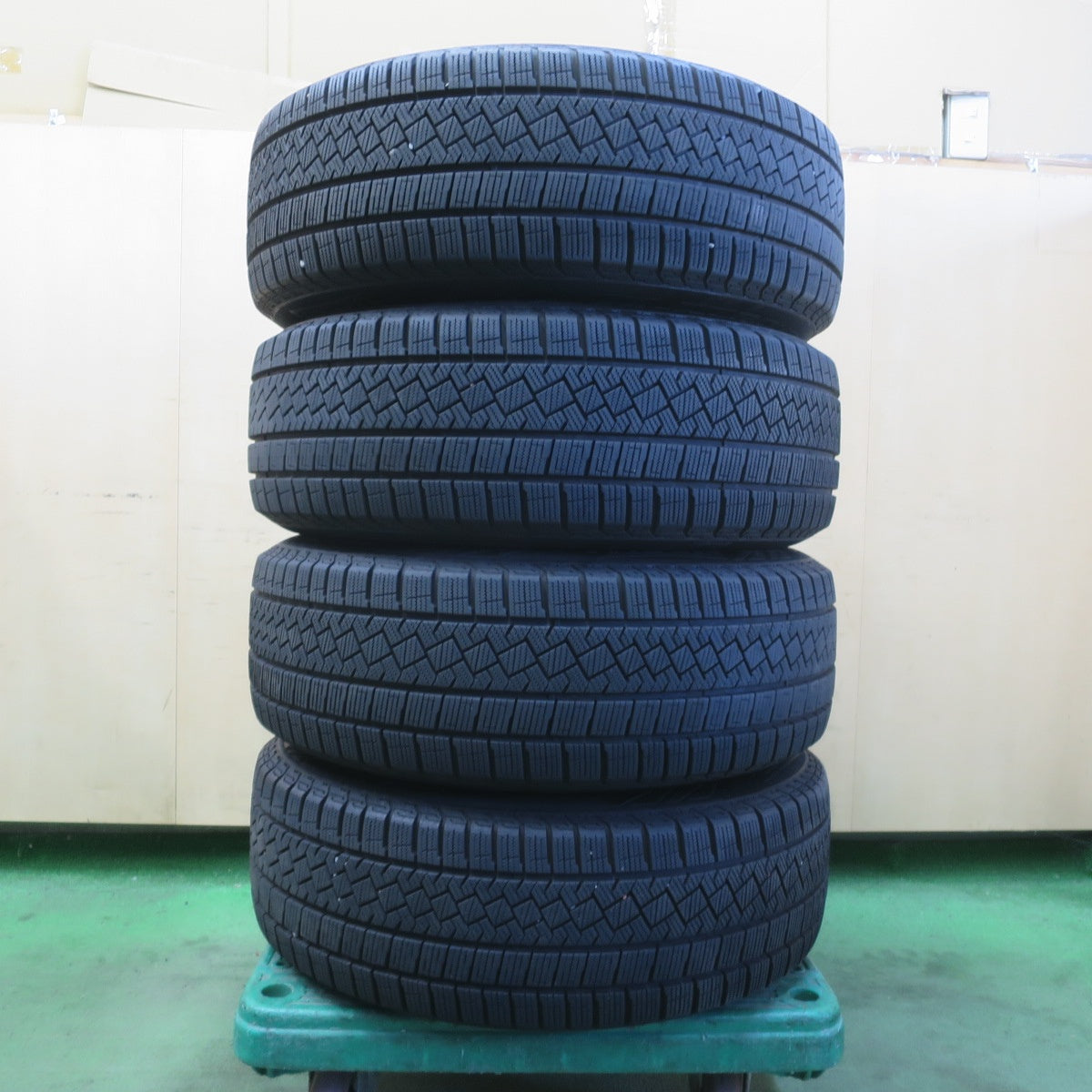 バリ溝!24年!9分★ボルボ V60 純正 205/60R16 スタッドレス ピレリ アイスゼロ アシンメトリコ 16インチ PCD108/5H★6042510イス