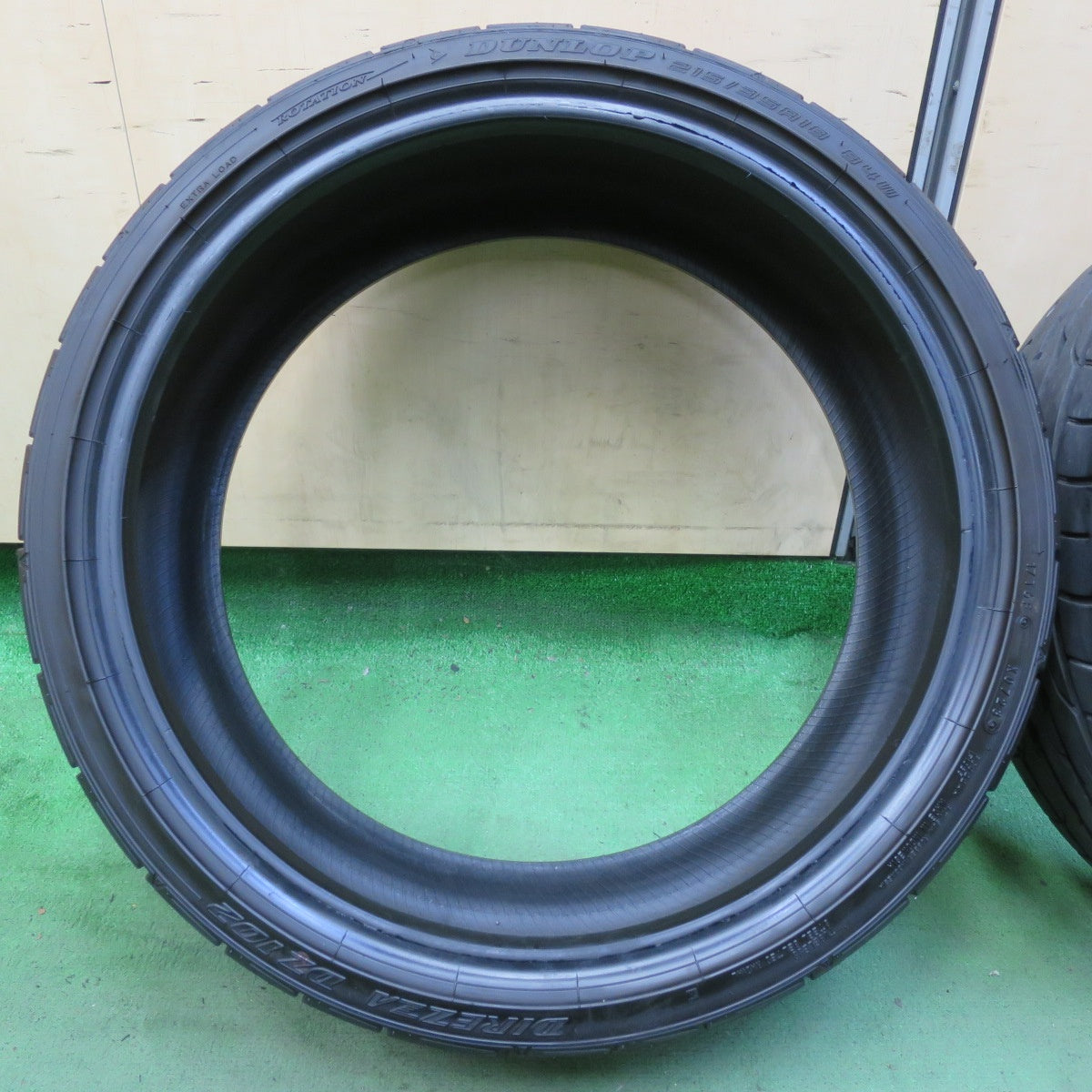 バリ溝!23年!9.5分★215/35R18 ダンロップ DIREZZA DZ102 タイヤ 18インチ アクア カローラ フィット スイフト デミオ ノート 等★5090106イノタ