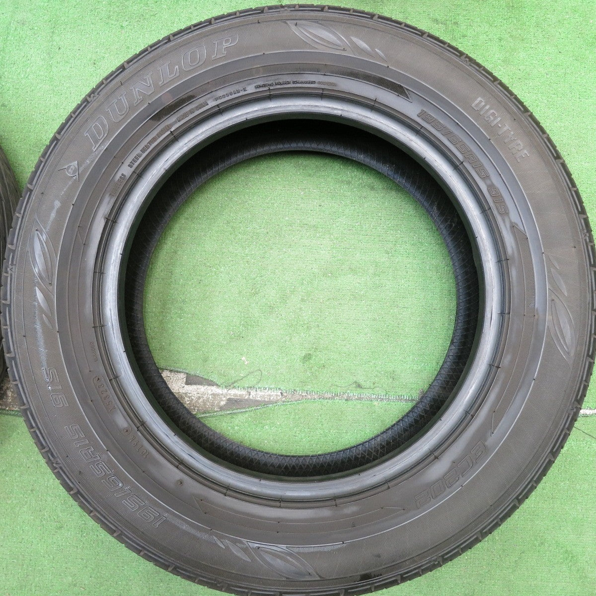 バリ溝!23年!9.5分★195/65R15 ダンロップ EC202 タイヤ 15インチ プリウス ヴォクシー ノア セレナ 等★5071704HAノタ