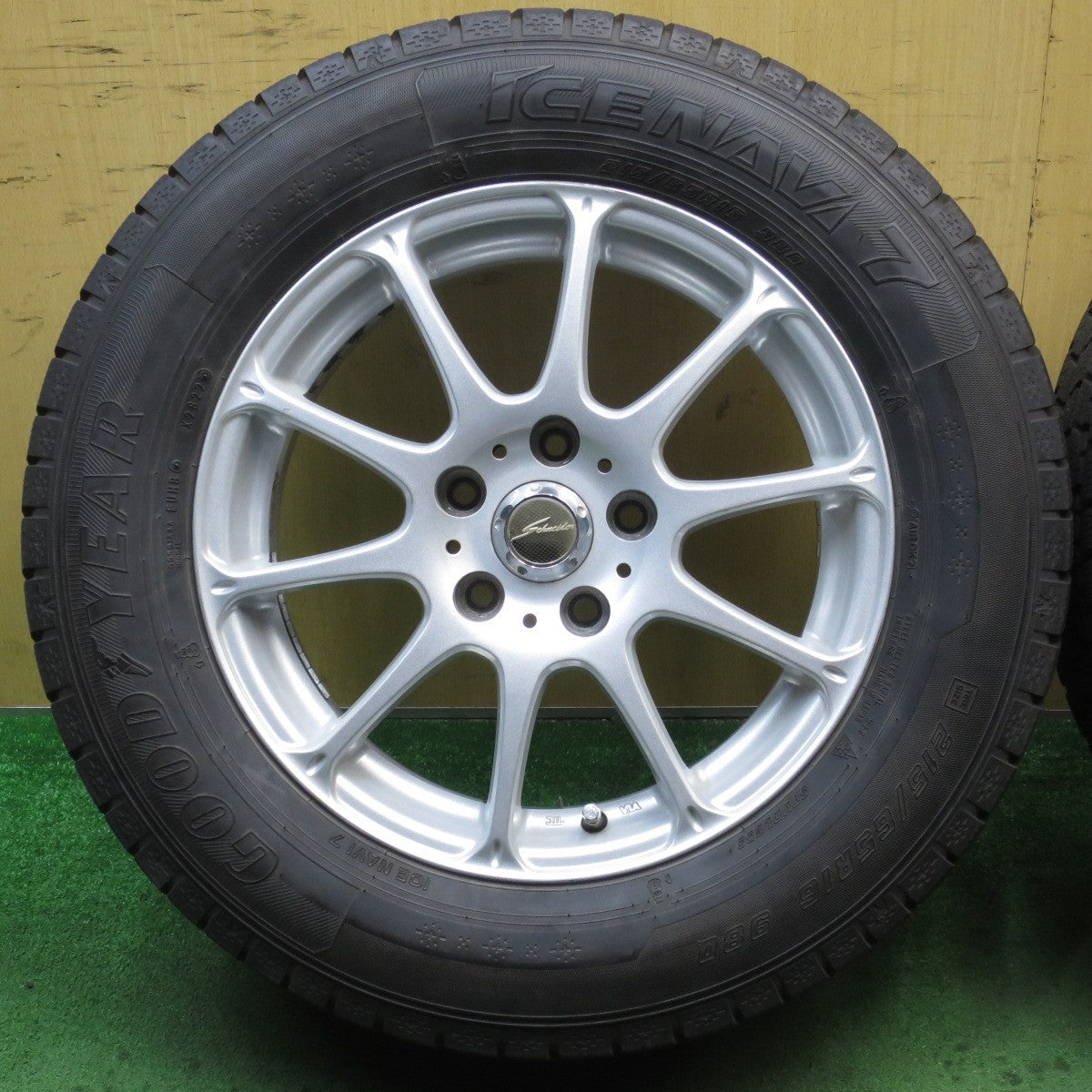 バリ溝!22年!キレイ!9.5分★スタッドレス 215/65R16 グッドイヤー アイスナビ7 SCHNEIDER シュナイダー 16インチ PCD114.3/5H★5080803NJス