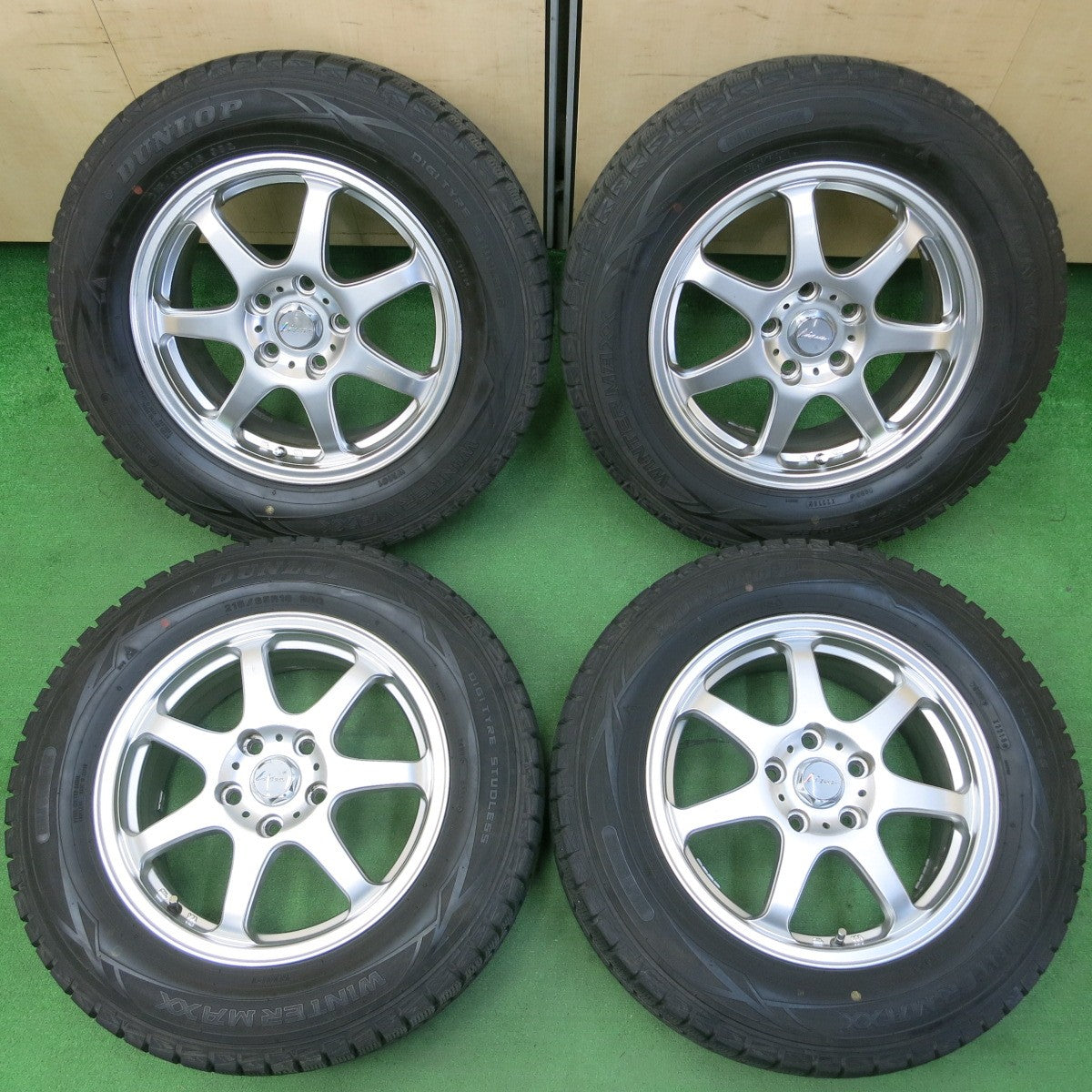 送料無料* バリ溝！8.5分☆スタッドレス 215/65R16 ダンロップ 