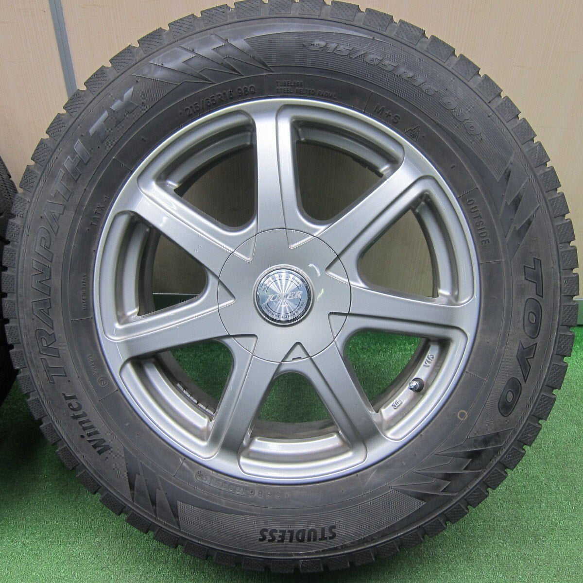 バリ溝!キレイ!9分★スタッドレス 215/65R16 トーヨー ウインター トランパス TX JOKER ジョーカー 16インチ PCD114.3/5H★4121410TNス