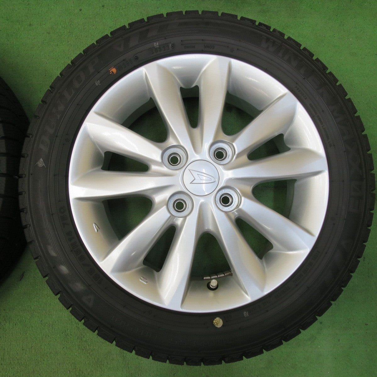 バリ溝!22年!キレイ!9.5分以上★ダイハツ タント カスタム 純正 155/65R14 スタッドレス ダンロップ ウインターマックス03 14インチ PCD100/4H★5051202イス