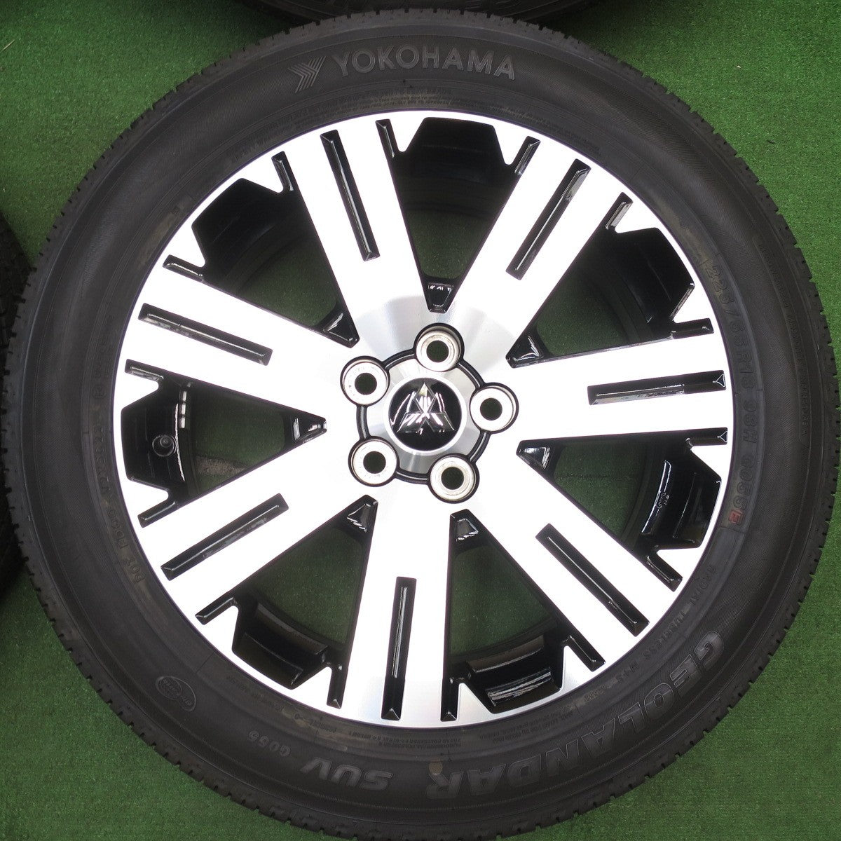 新車外し!22年★三菱 デリカ D:5 純正 225/55R18 ヨコハマ ジオランダー SUV G055 G055E 18インチ D5 PCD114.3/5H★5043002KKノ