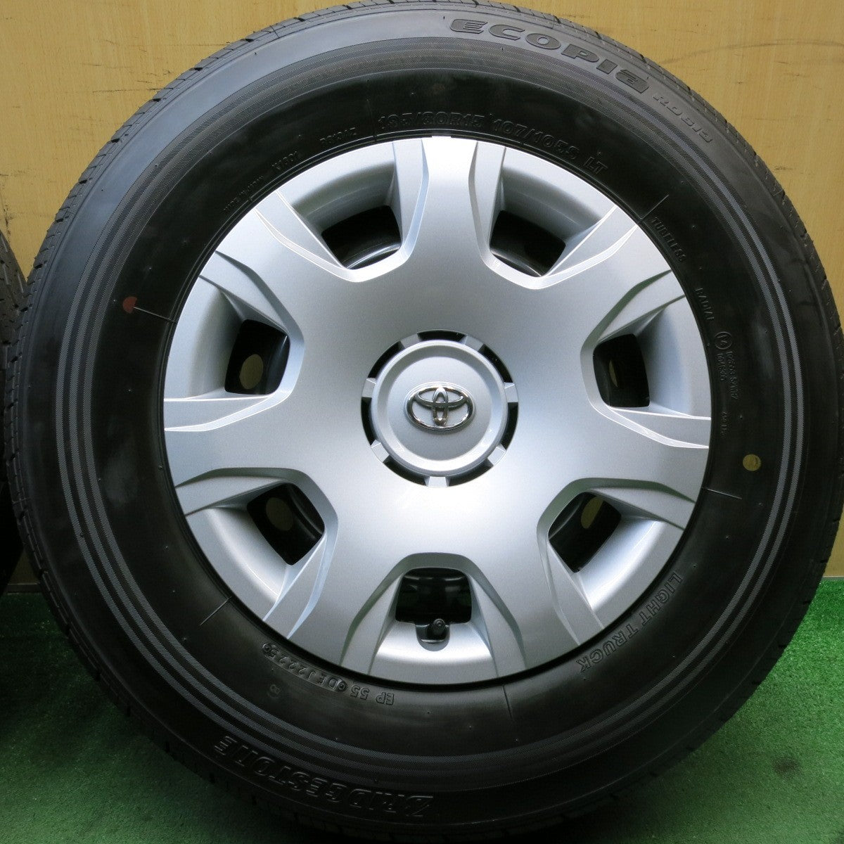 新車外し!25年★トヨタ 200系 ハイエース 純正 スチール 195/80R15 107/105S ブリヂストン エコピア RD613 15インチ PCD139.7/6H★5090602HAノ