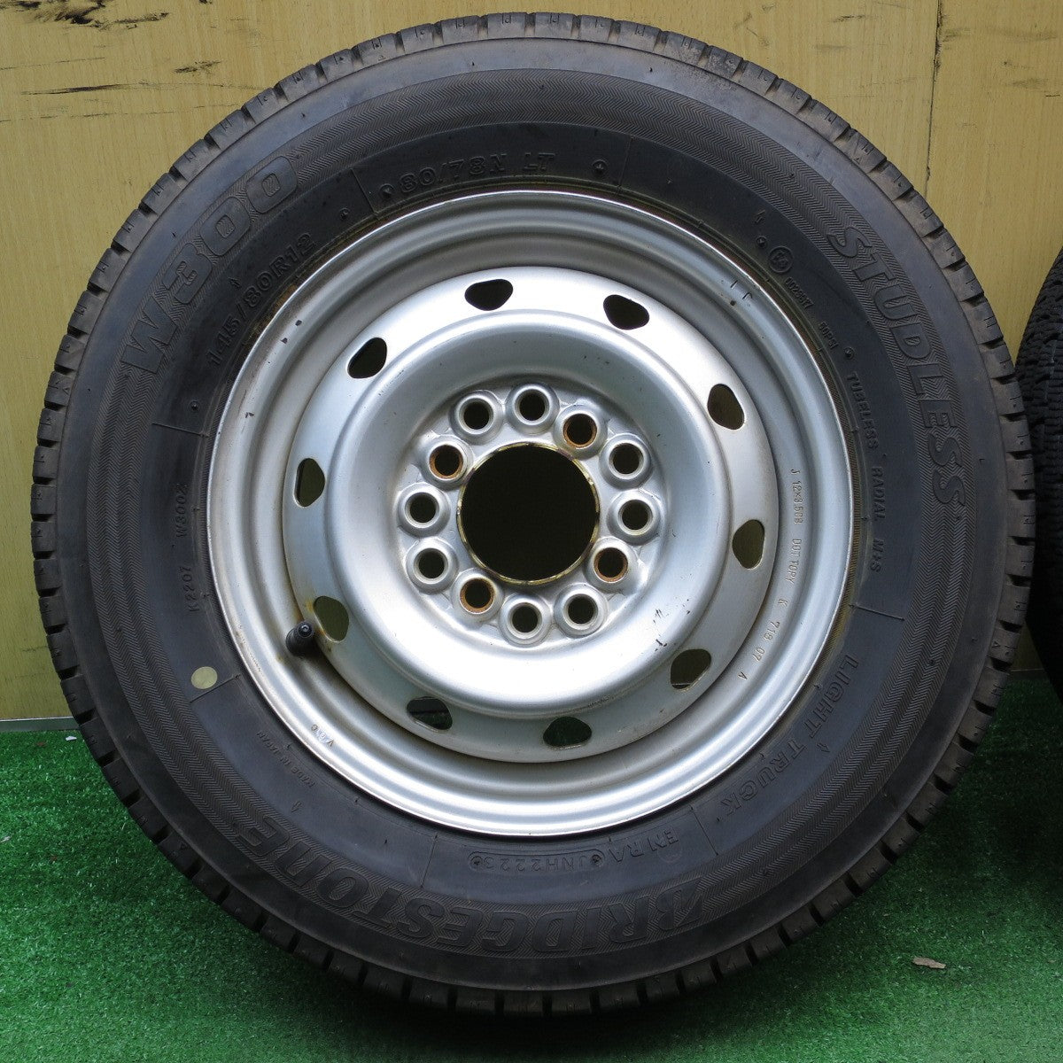 バリ溝!23年!8.5分★スタッドレス 145/850R12 80/78N ブリヂストン W300 スチール ホイール 12インチ PCD100 110 114.3/4H マルチ★5052101NJス