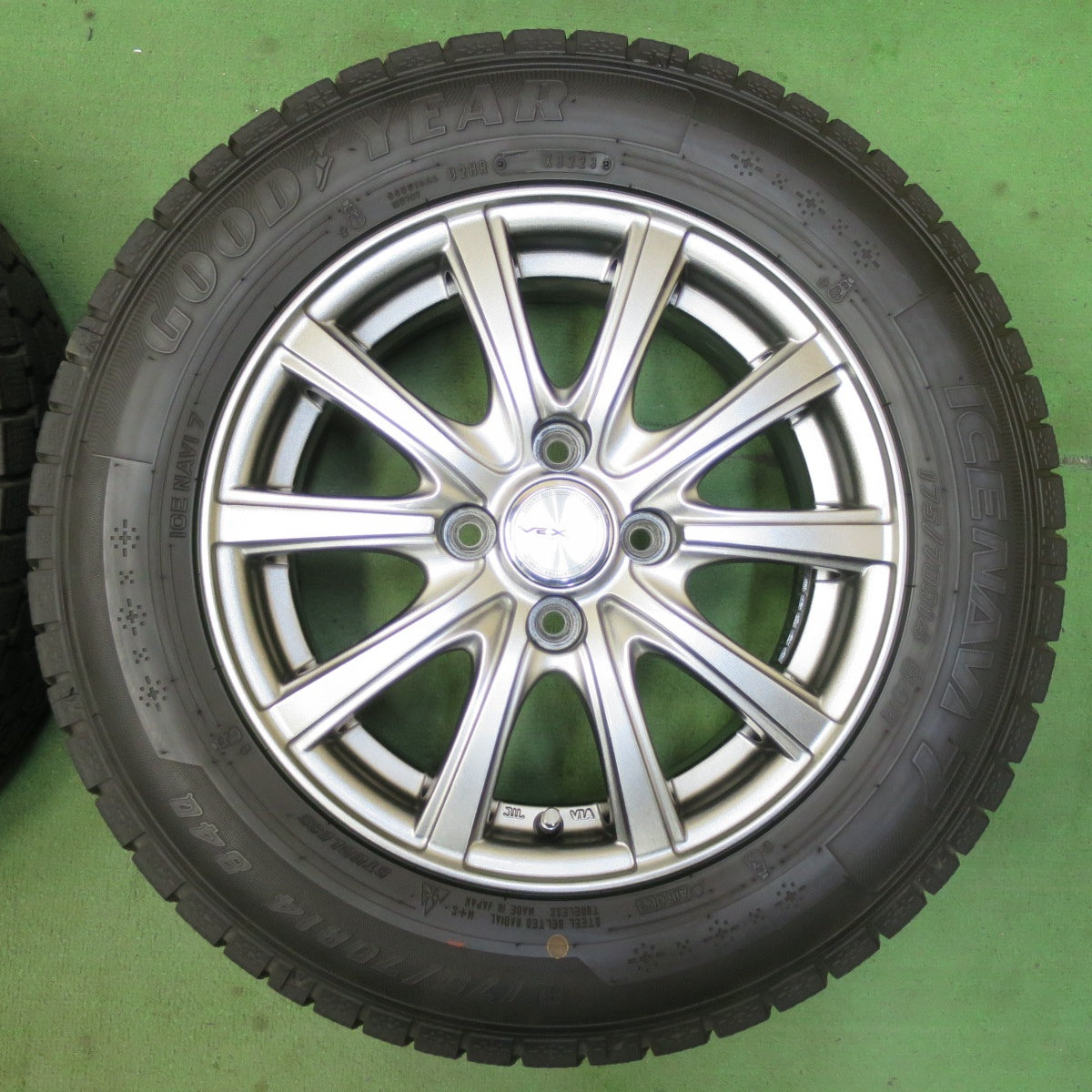 バリ溝!23年!キレイ!9.5分★スタッドレス 175/70R14 グッドイヤー アイスナビ7 V.E.X. VEX 14インチ PCD100/4H★5062905イス