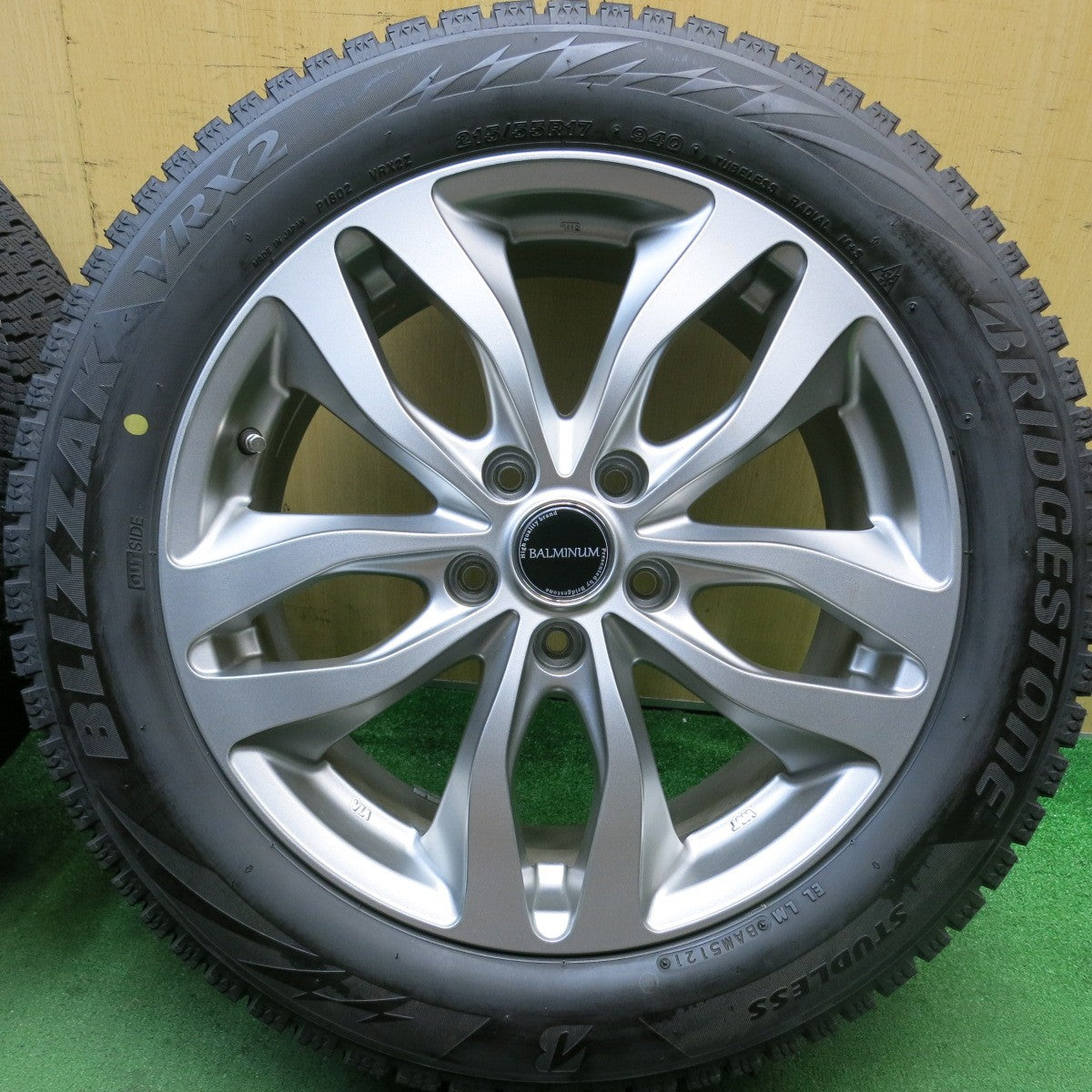 バリ溝!22年!キレイ!9.5分★スタッドレス 215/55R17 ブリヂストン ブリザック VRX2 BALMINUM バルミナ 17インチ PCD114.3/5H★5070109HAス