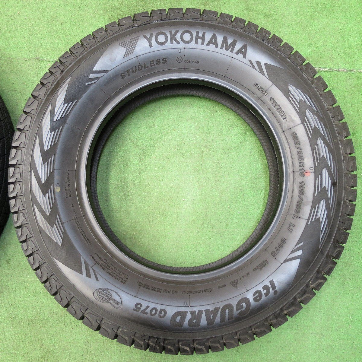 ほぼ未使用!22年!超バリ溝★ジムニー 等 185/85R16 105/103L スタッドレス ヨコハマ アイスガード G075 タイヤ 16インチ★4120907イスタ