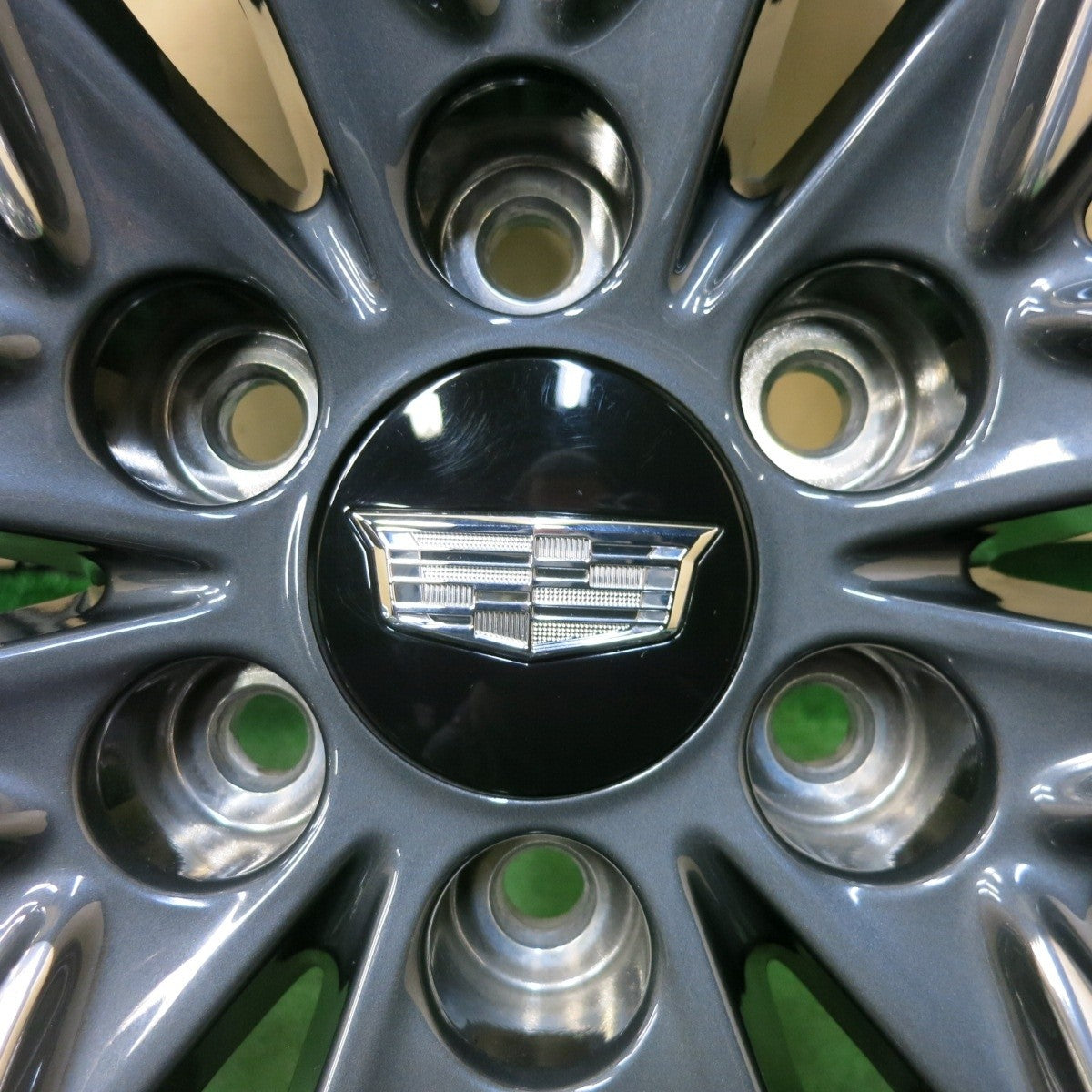 新車外し!空気圧センサー付き★キャデラック エスカレード スポーツ 純正 ホイール 22インチ 22×9J PCD139.7/6H★5011505SYホ