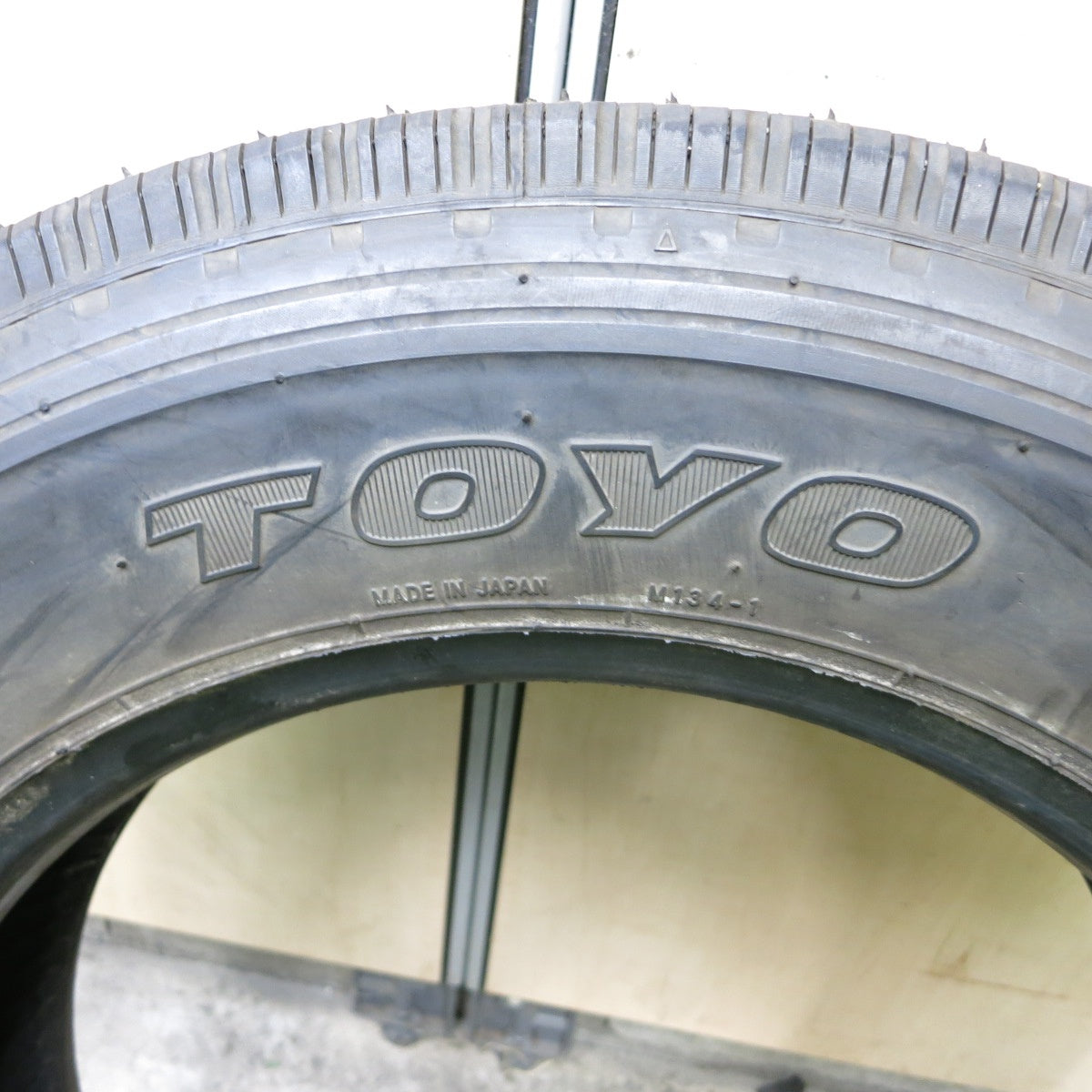 未使用!22年!1本★トラック タイヤ 205/70R17.5 115/113L トーヨー デルベックス M134 DELVEX 17.5インチ★5063001ナノタ