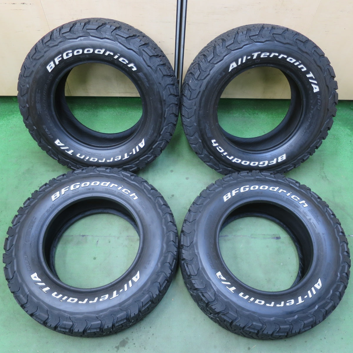 ほぼ未使用!25年★235/70R16 110/107S BFグッドリッチ All-Terrain T/A KO3 ホワイトレター タイヤ 16インチ デリカ D:5 等★6011505イノタ