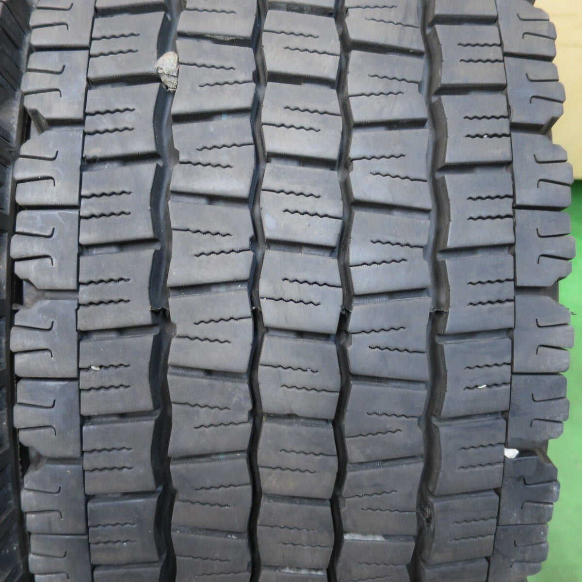 2本 23年★トラック タイヤ 245/70R19.5 136/134J スタッドレス ダンロップ デクテス SP081 DECTES 19.5インチ★5010613イスタ