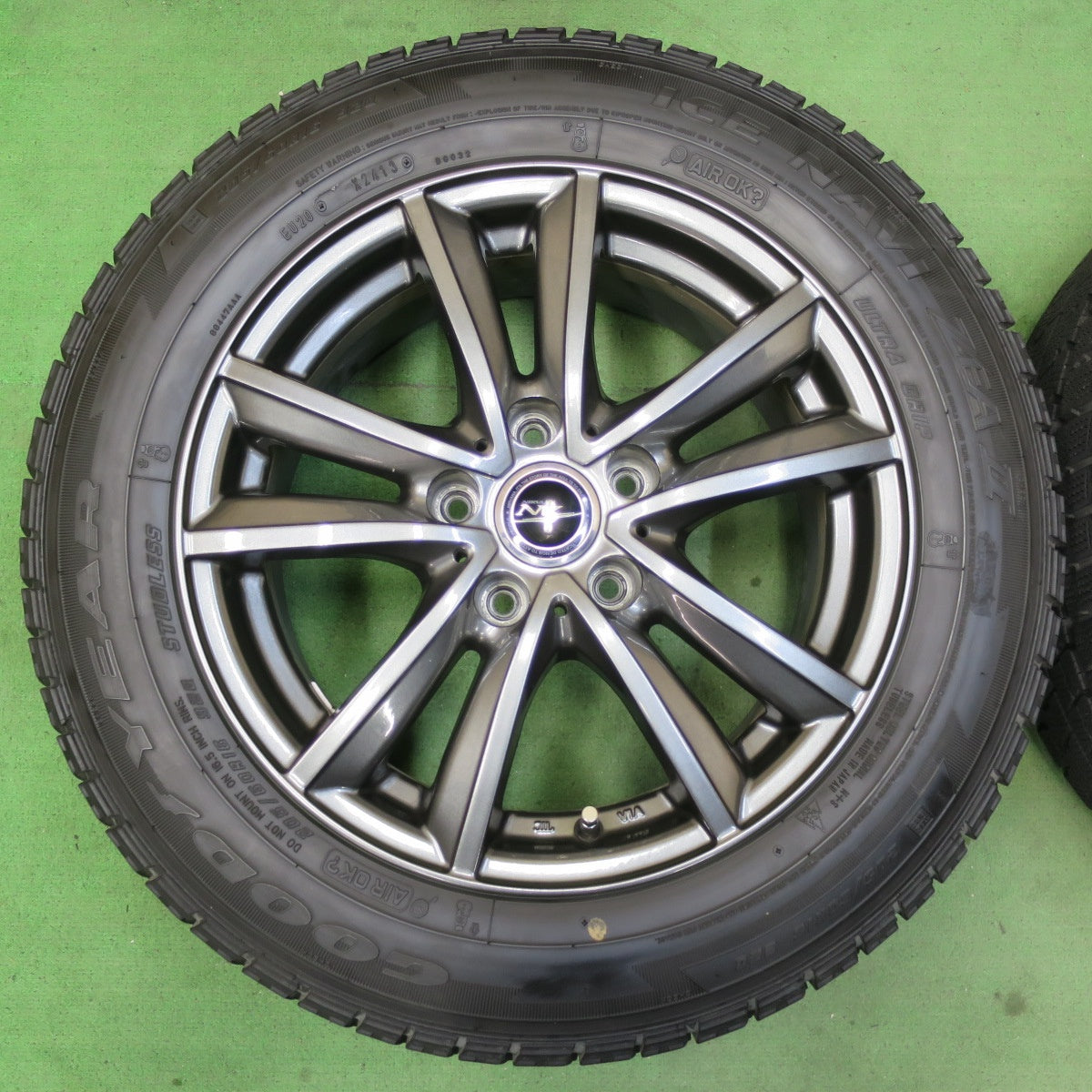 バリ溝!キレイ!9分★スタッドレス 205/60R16 グッドイヤー アイスナビ ZEA2 NIRVANA NV ニルバーナ ニルヴァーナ 16インチ PCD114.3/5H★5041203イス
