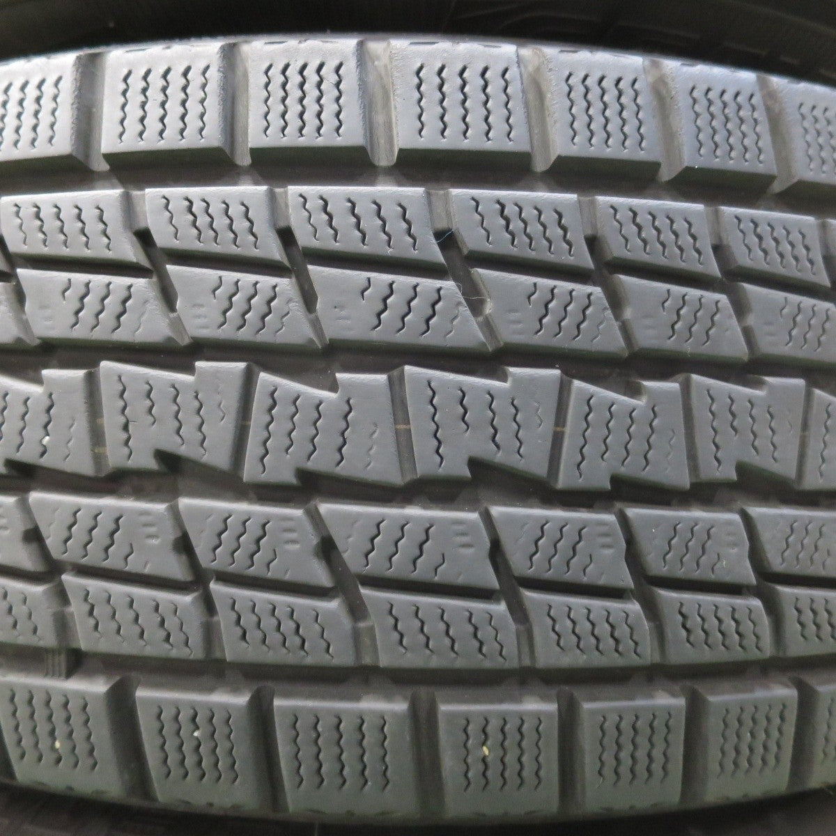 バリ溝!キレイ!9.5分★スタッドレス 225/60R18 グッドイヤー アイスナビ SUV ravrion RS01 ラブリオン 18インチ PCD114.3/5H★5040701イス