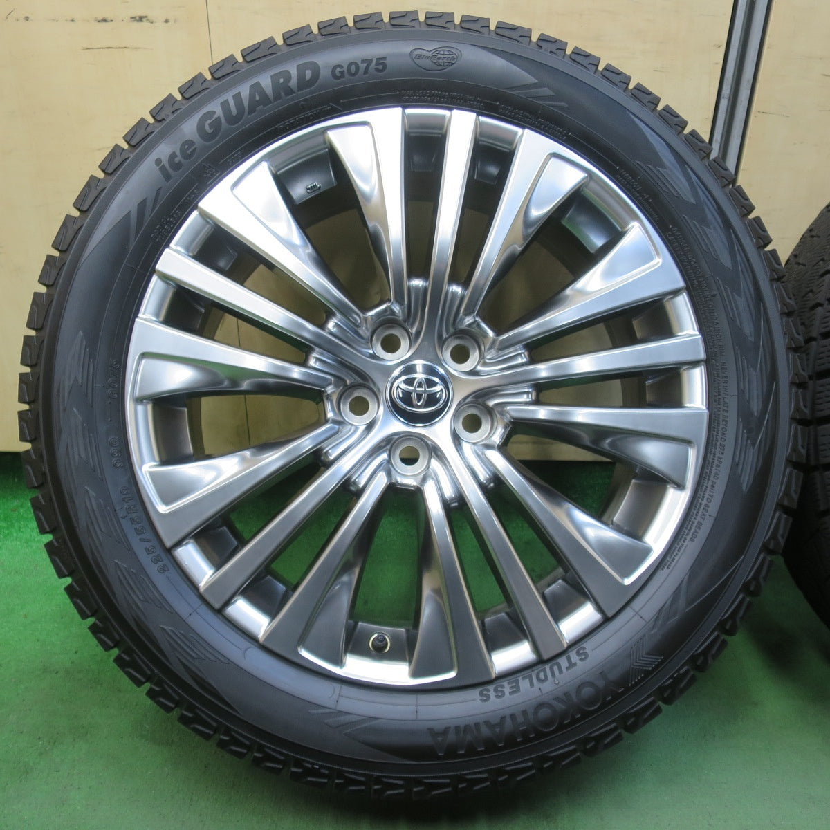バリ溝!23年!キレイ!ほぼ10分★トヨタ 80系 ハリアー 純正 225/55R19 スタッドレス ヨコハマ アイスガード G075 19インチ PCD114.3/5H★5102710イス