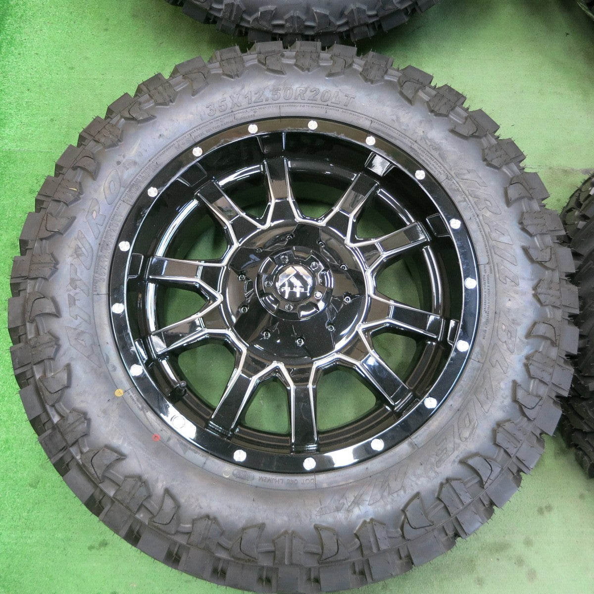 未使用!23年★ハマー 等 FUEL Offroad D627 Vandal 35×12.50R20 120Q 10PR ATTURO TRAIL BLADE M/T フューエル オフロード PCD165.1/8H★5041901ナノ
