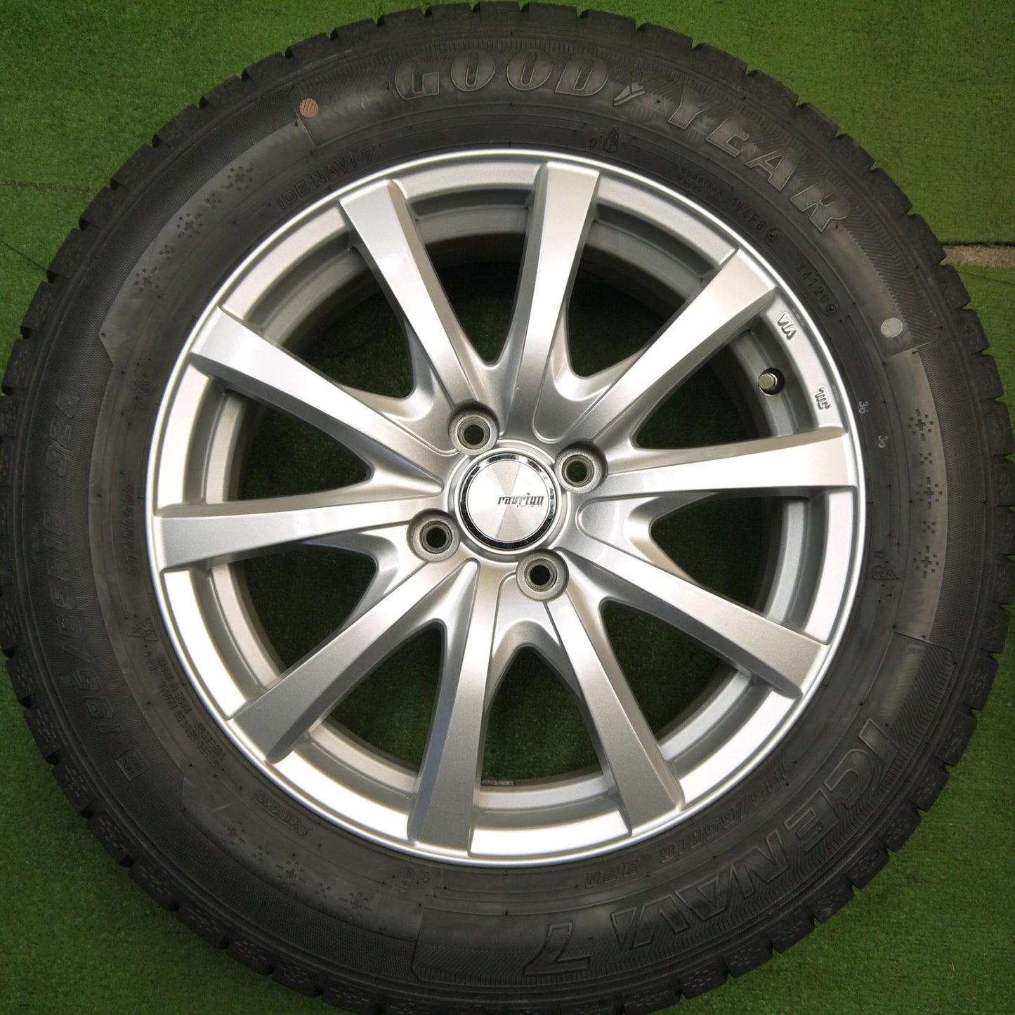 バリ溝!キレイ!9分★スタッドレス 195/65R16 グッドイヤー アイスナビ7 ravrion RS01 ラブリオン 16インチ PCD100/4H★5042103Hス