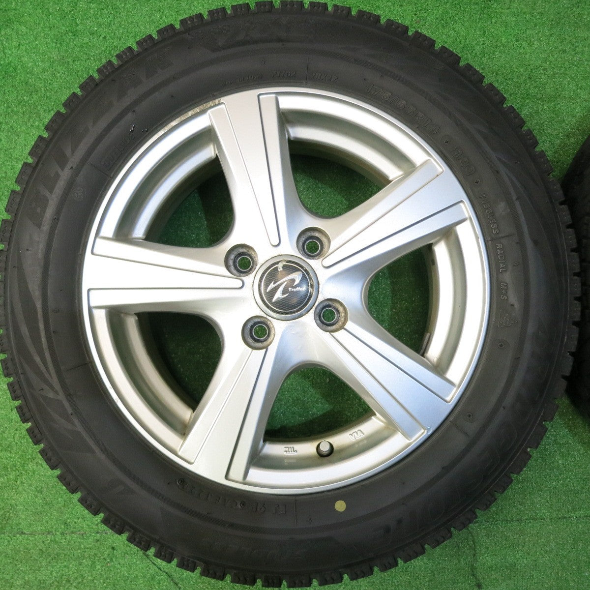 バリ溝!22年!9分★スタッドレス 175/65R14 ブリヂストン ブリザック VRX2 Treffer トレファー 14インチ PCD100/4H★5062705HAス