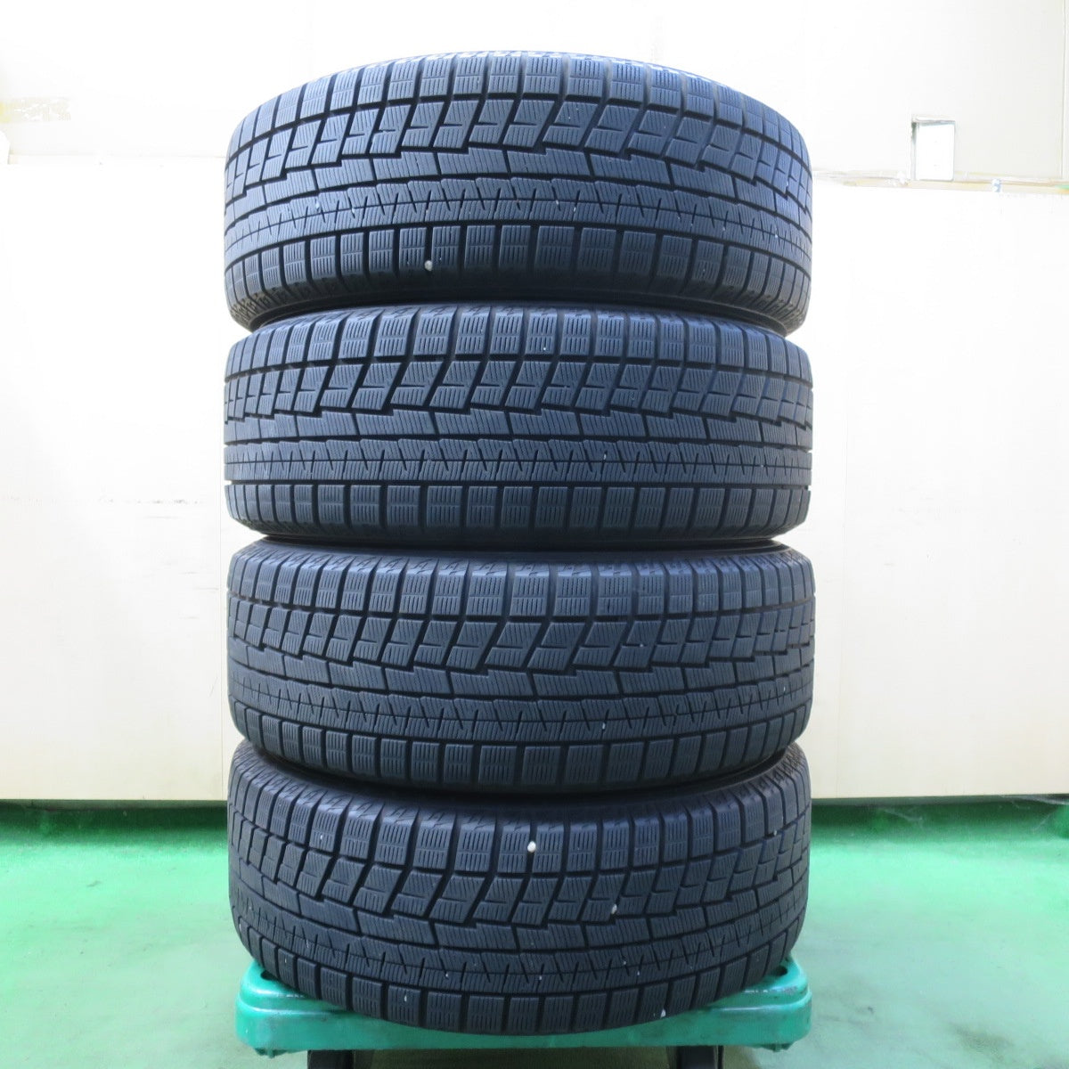 バリ溝!22年!キレイ!9.5分★スタッドレス 215/55R17 ヨコハマ アイスガード iG60 SPORT KRONE スポルト クローネ 17インチ PCD114.3/5H★5100704イス
