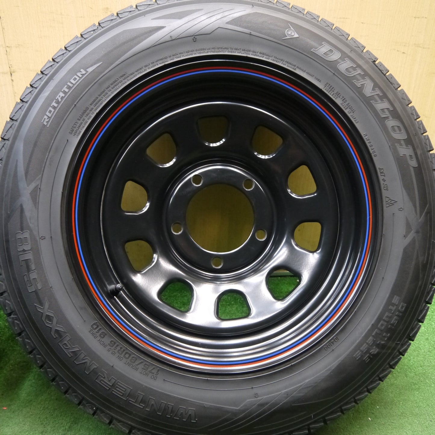 バリ溝!キレイ!9分★DAYTONA デイトナ スタッドレス 175/80R16 ダンロップ ウインターマックス SJ8 16インチ PCD139.7/5H★5082602Hス
