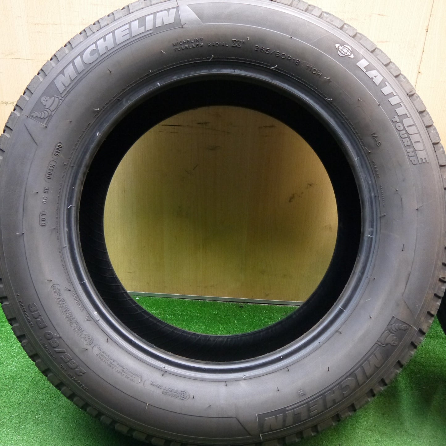 バリ溝!8.5分★265/60R18 ミシュラン LATITUDE TOUR HP タイヤ 18インチ ランクル プラド ハイラックス サーフ パジェロ 等★5052108Hノタ