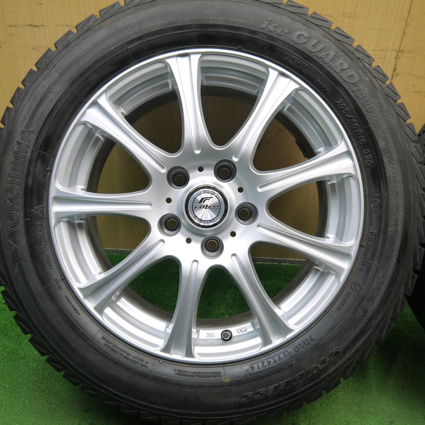 バリ溝!キレイ!9.5分★スタッドレス 205/60R16 ヨコハマ アイスガード iG30 FOLEO フォレオ 16インチ PCD114.3/5H★5060302Hス