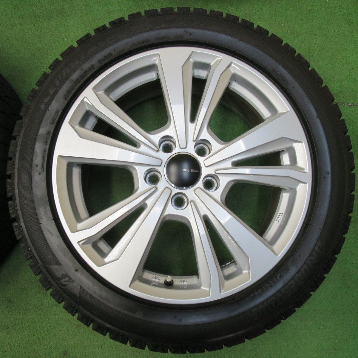 バリ溝!21年!キレイ!9.5分★ワーゲン 等 smartline 225/50R17 スタッドレス ブリヂストン アイスパートナー2 スマートライン 17インチ PCD112/5H★5020107イス