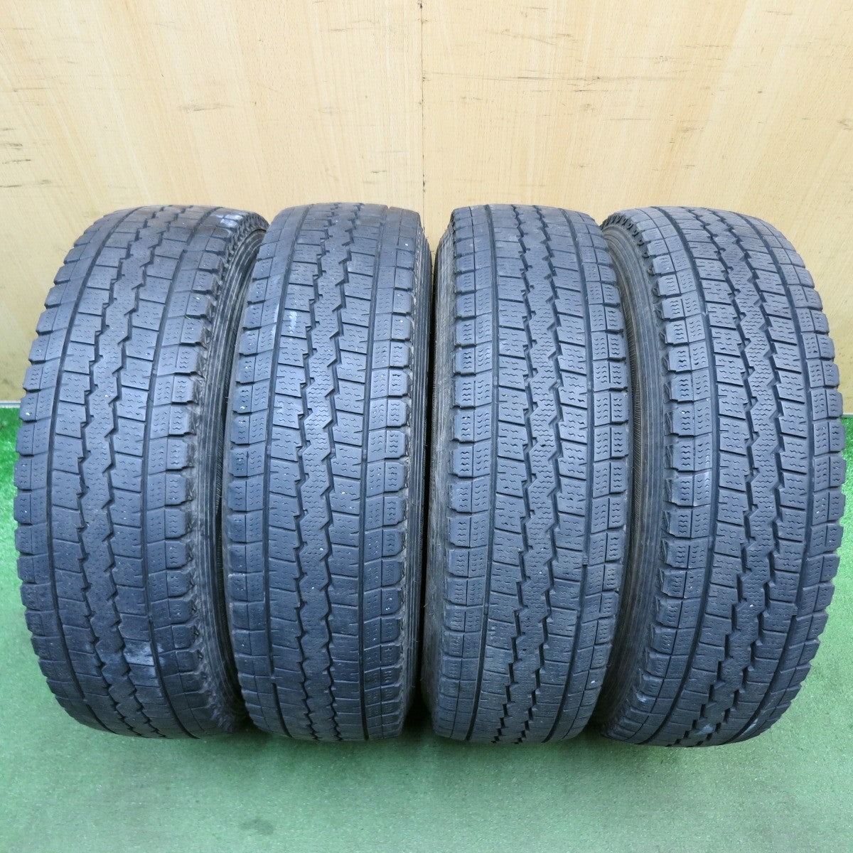 バリ溝!8.5分◎トヨタ プロボックス サクシード 等 純正 スチール 165R13 6PR スタッドレス ダンロップ ウインターマックス SV01 13インチ PCD100/4H◎6073008HAス