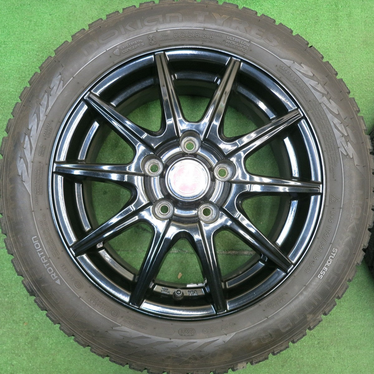 バリ溝!21年!キレイ!9.5分★スタッドレス 175/65R15 ノキアン タイヤ ハッカペリッタ R3 D.O.S. DOS 15インチ PCD114.3/5H★5050510HAス