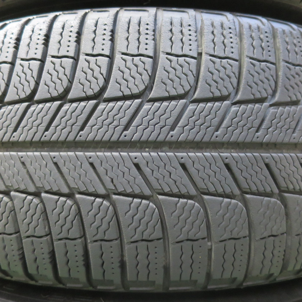 キレイ★スタッドレス 225/55R18 ミシュラン X-ICE3+ AIRNOVA エアノヴァ 18インチ PCD114.3/5H★5082601イス