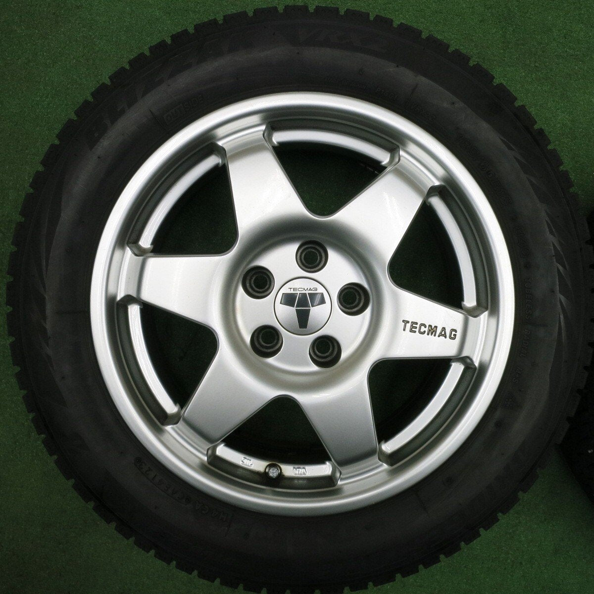 バリ溝 23年 8.5分★アウディ A1 等 185/60R15 スタッドレス ブリヂストン VRX2 TECMAG TARGA テクマグ PCD100/5H★4121803NJス
