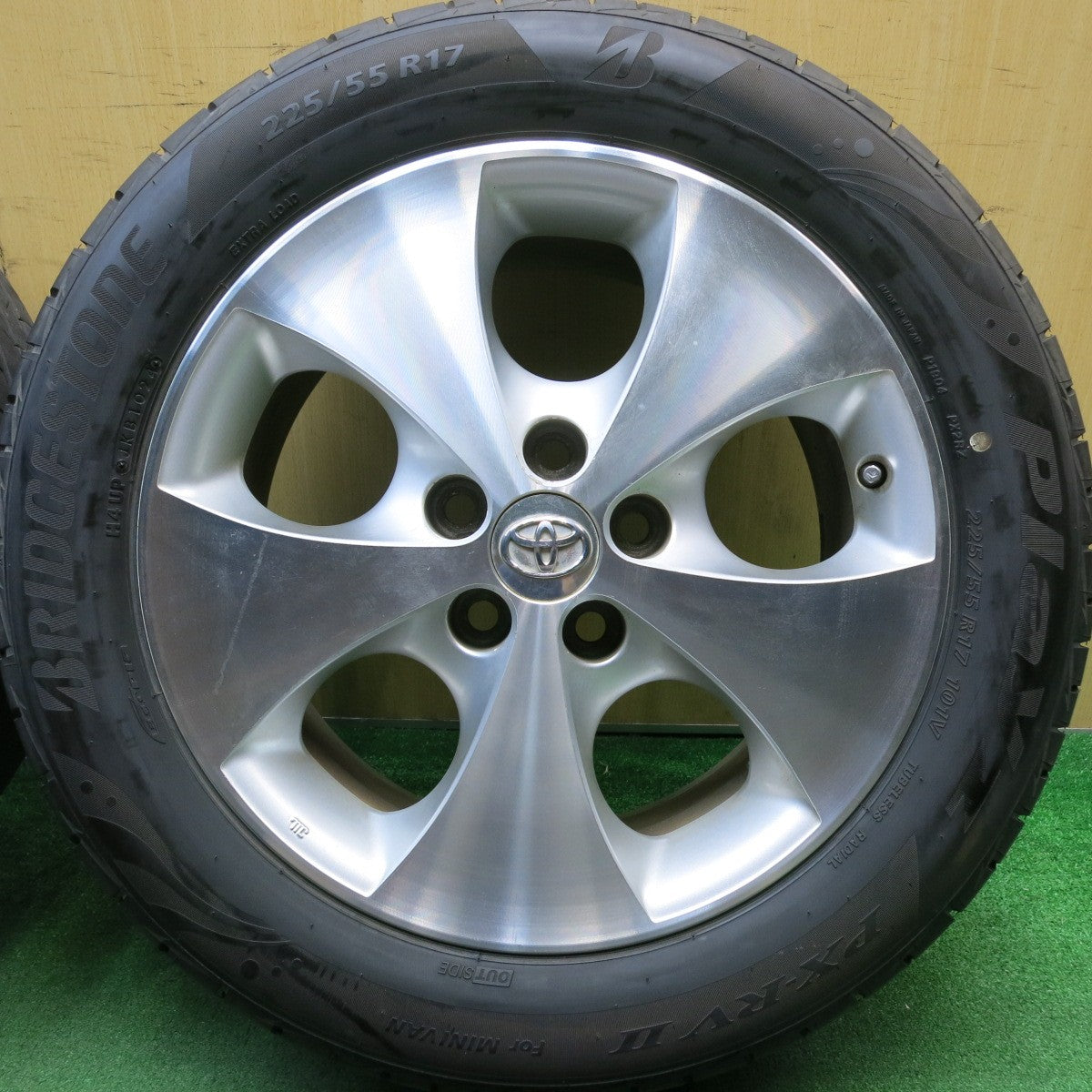 バリ溝!24年!9.5分★トヨタ 10系 アルファード ヴェルファイア 純正 225/55R17 ブリヂストン プレイズ PX-RV2 17インチ PCD114.3/5H★5042715HAノ